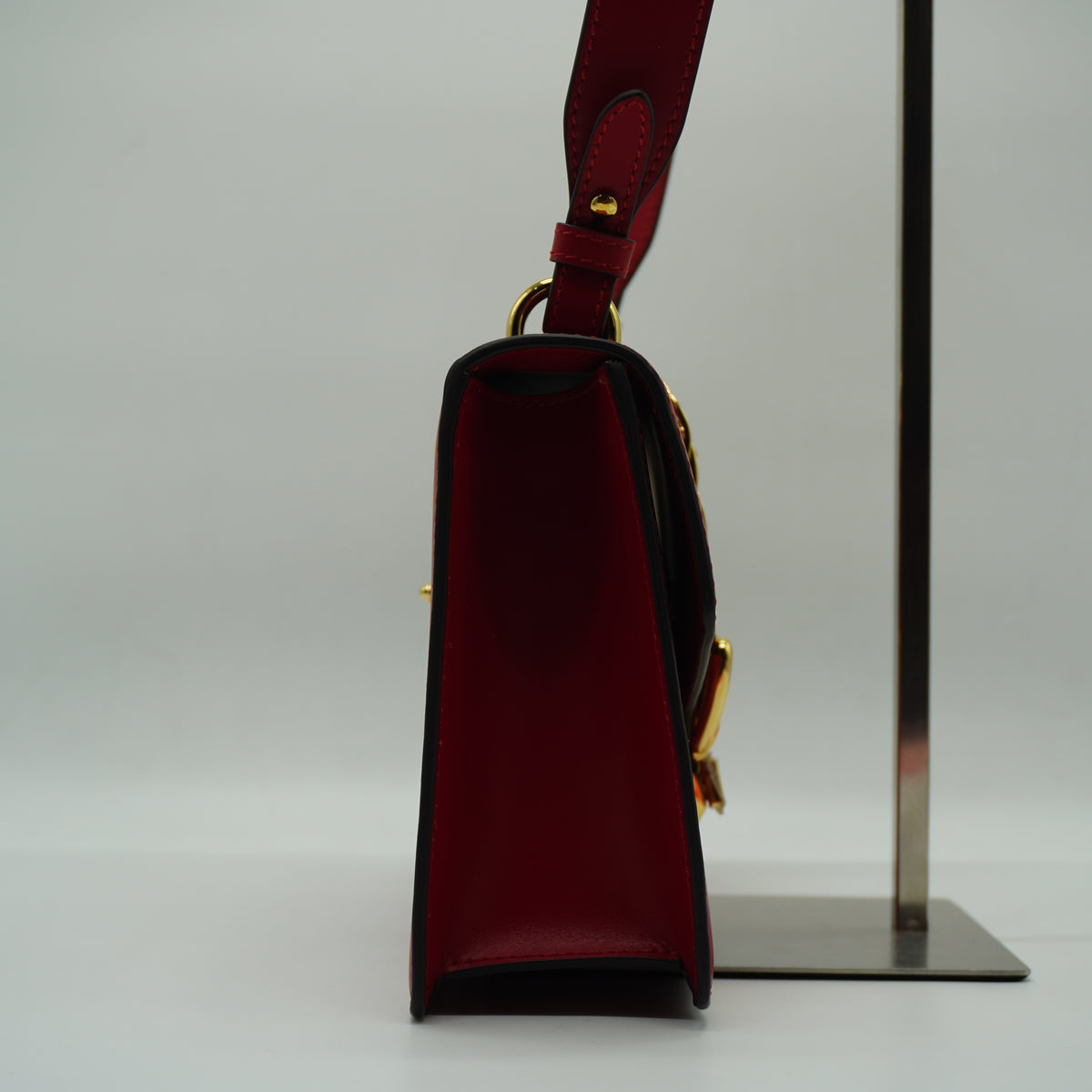 Gucci	Sylvie Shoulder Red Bag Medium GHW