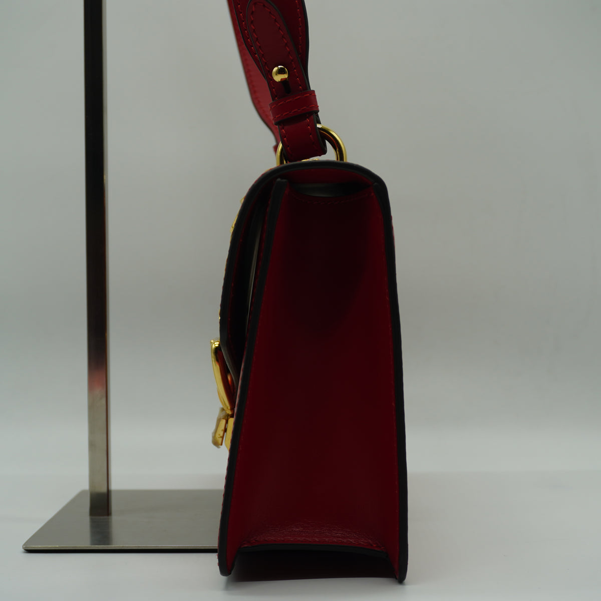 Gucci	Sylvie Shoulder Red Bag Medium GHW