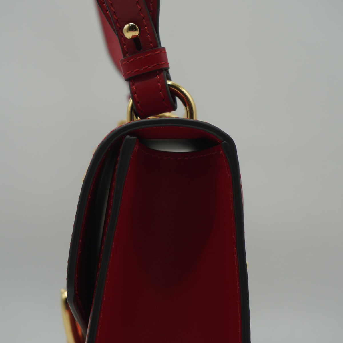 Gucci	Sylvie Shoulder Red Bag Medium GHW
