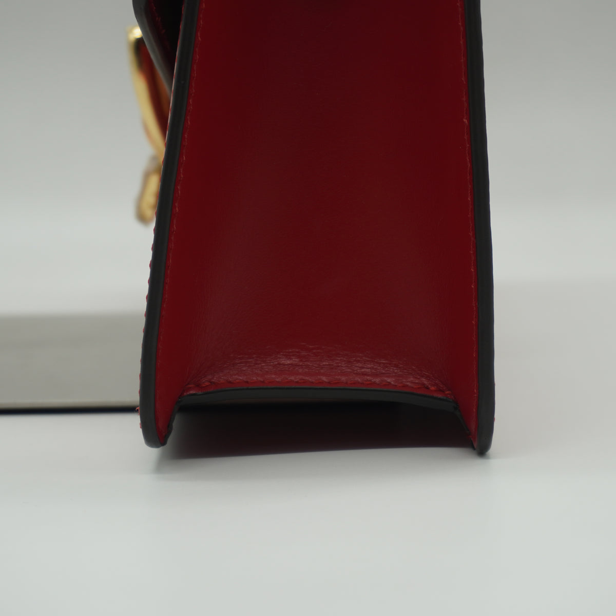 Gucci	Sylvie Shoulder Red Bag Medium GHW