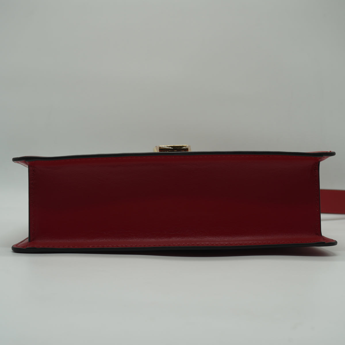 Gucci	Sylvie Shoulder Red Bag Medium GHW