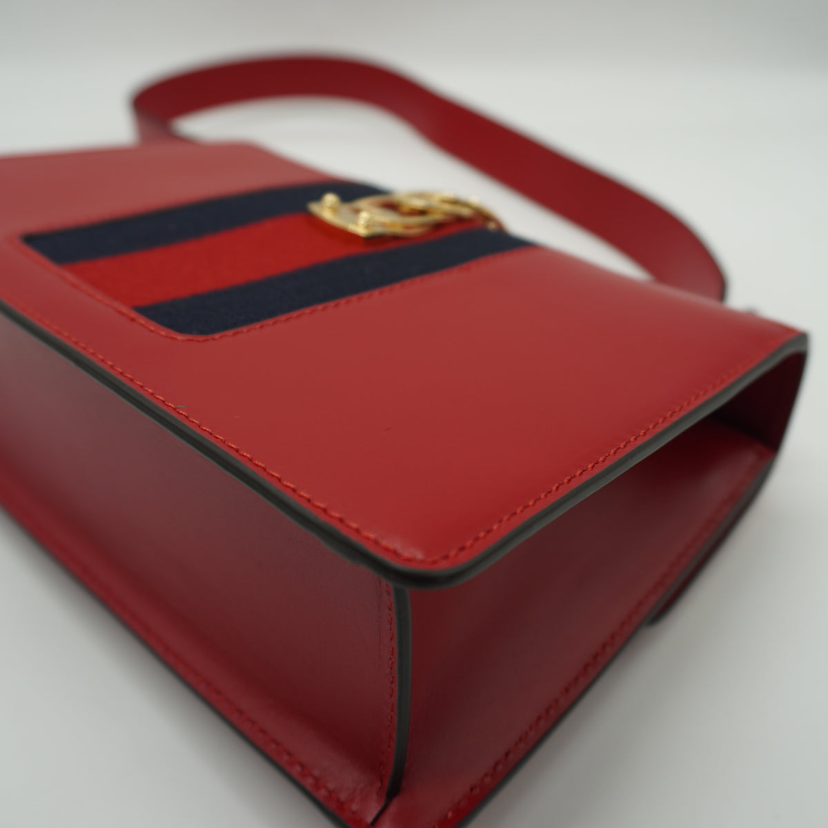 Gucci	Sylvie Shoulder Red Bag Medium GHW