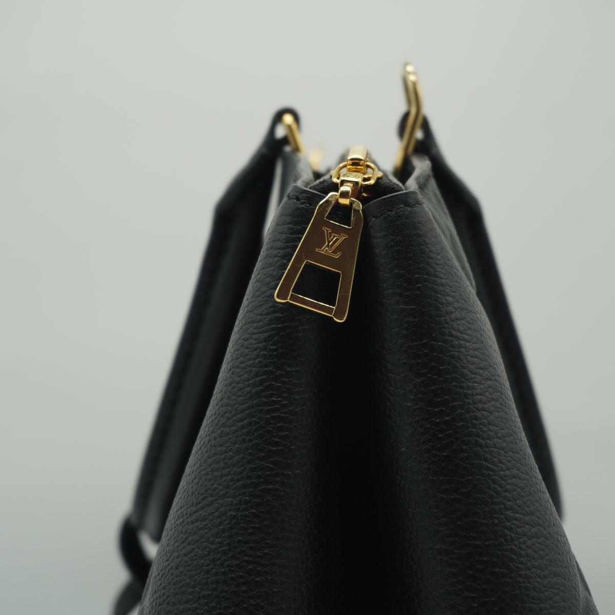 Louis Vuitton	Grand Palais MM Black GHW