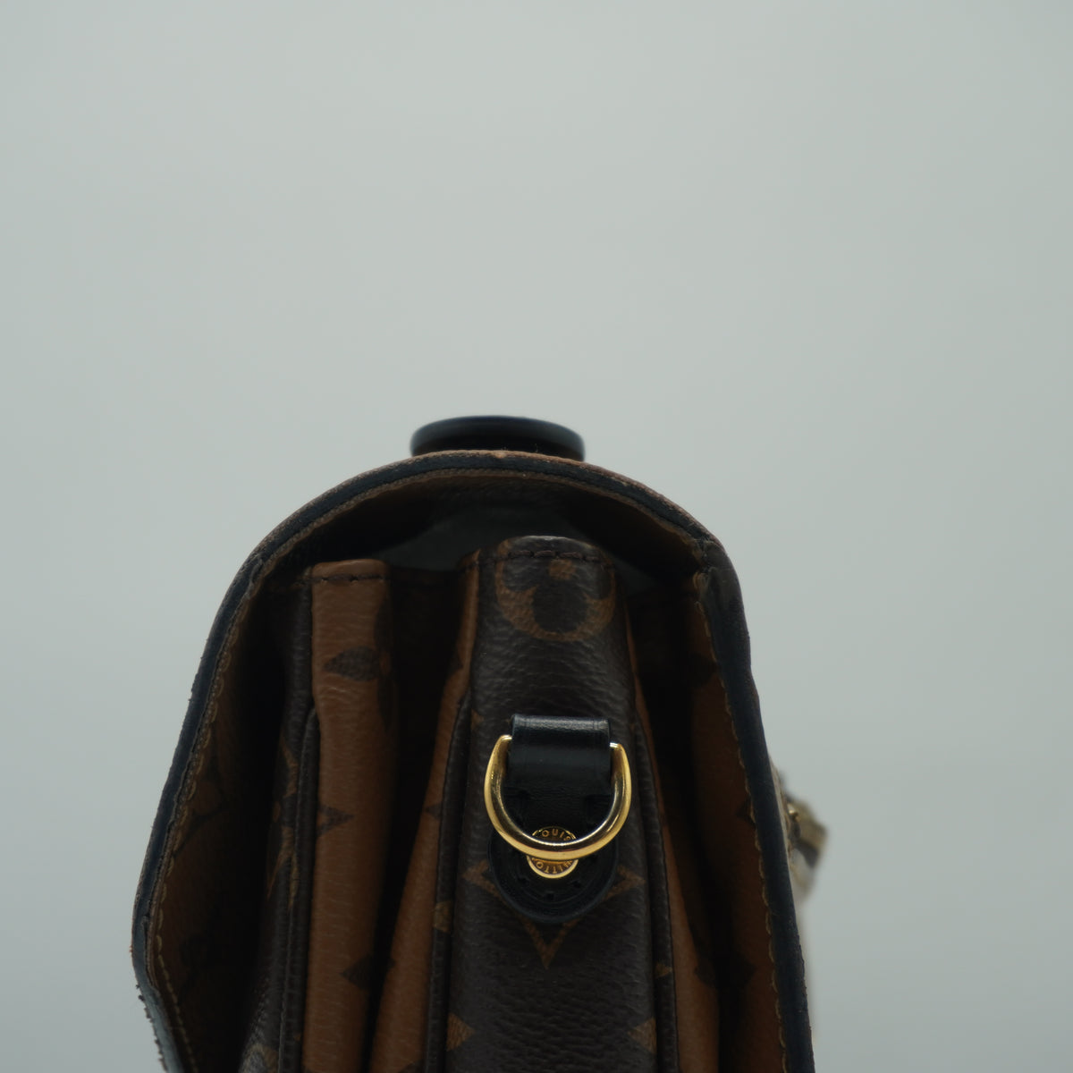 Louis Vuitton	Pochette Métis Small Monogram Reverse Canvas GHW