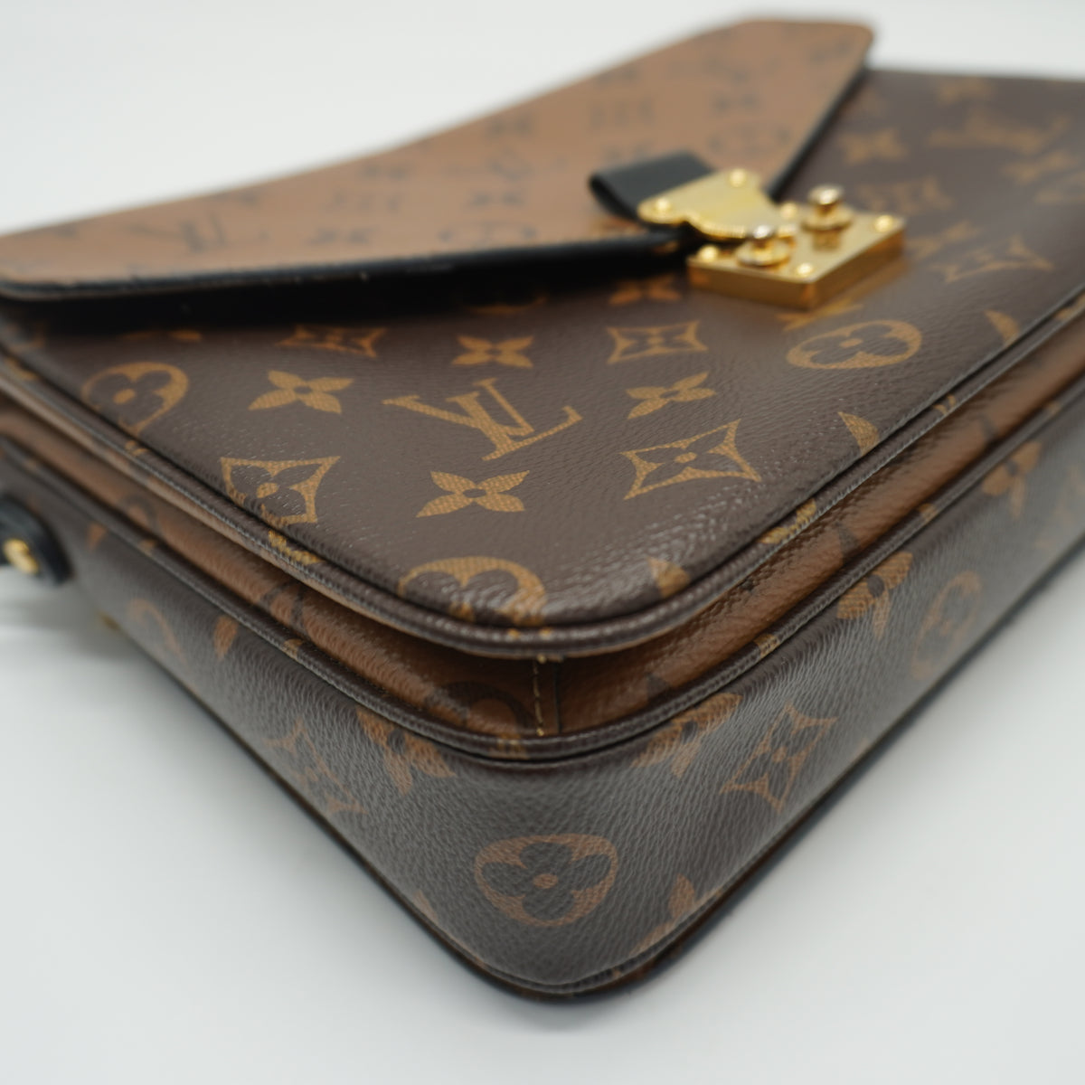 Louis Vuitton	Pochette Métis Small Monogram Reverse Canvas GHW