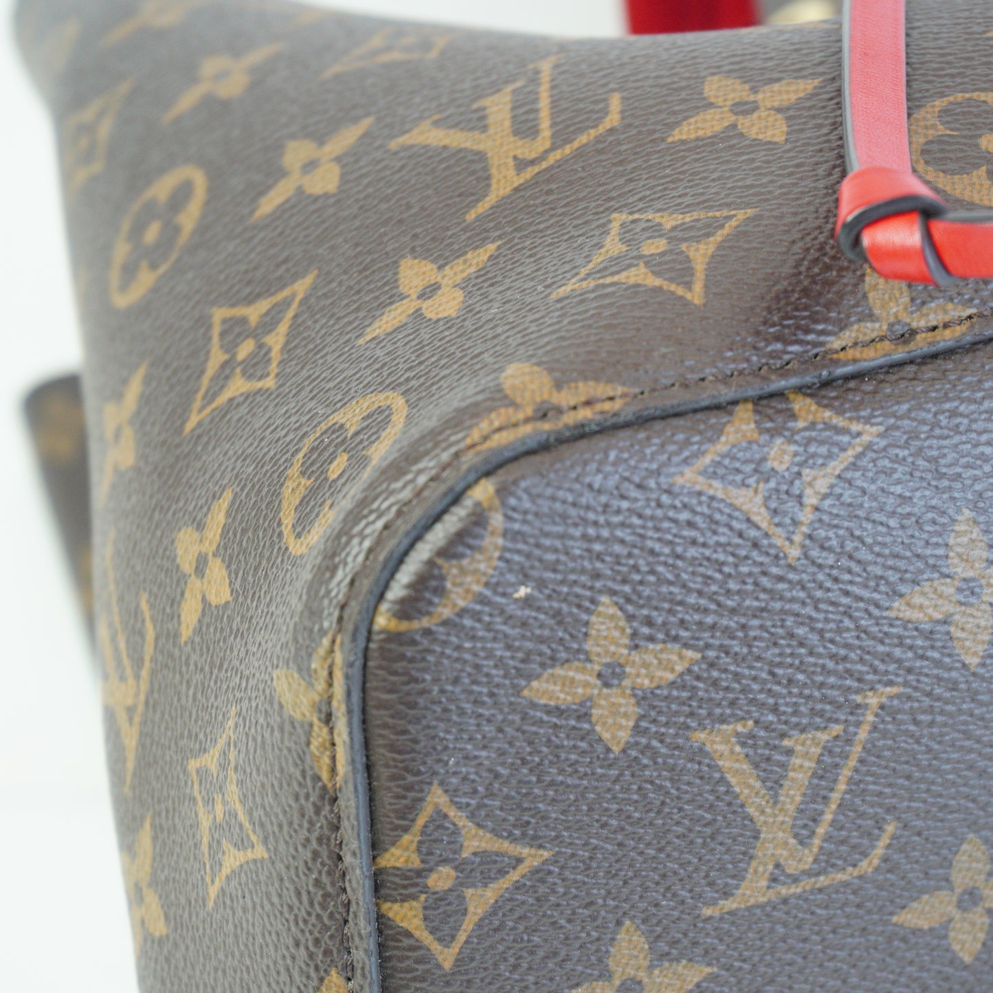 Louis Vuitton	NeoNeo MM Bucket Bag GHW