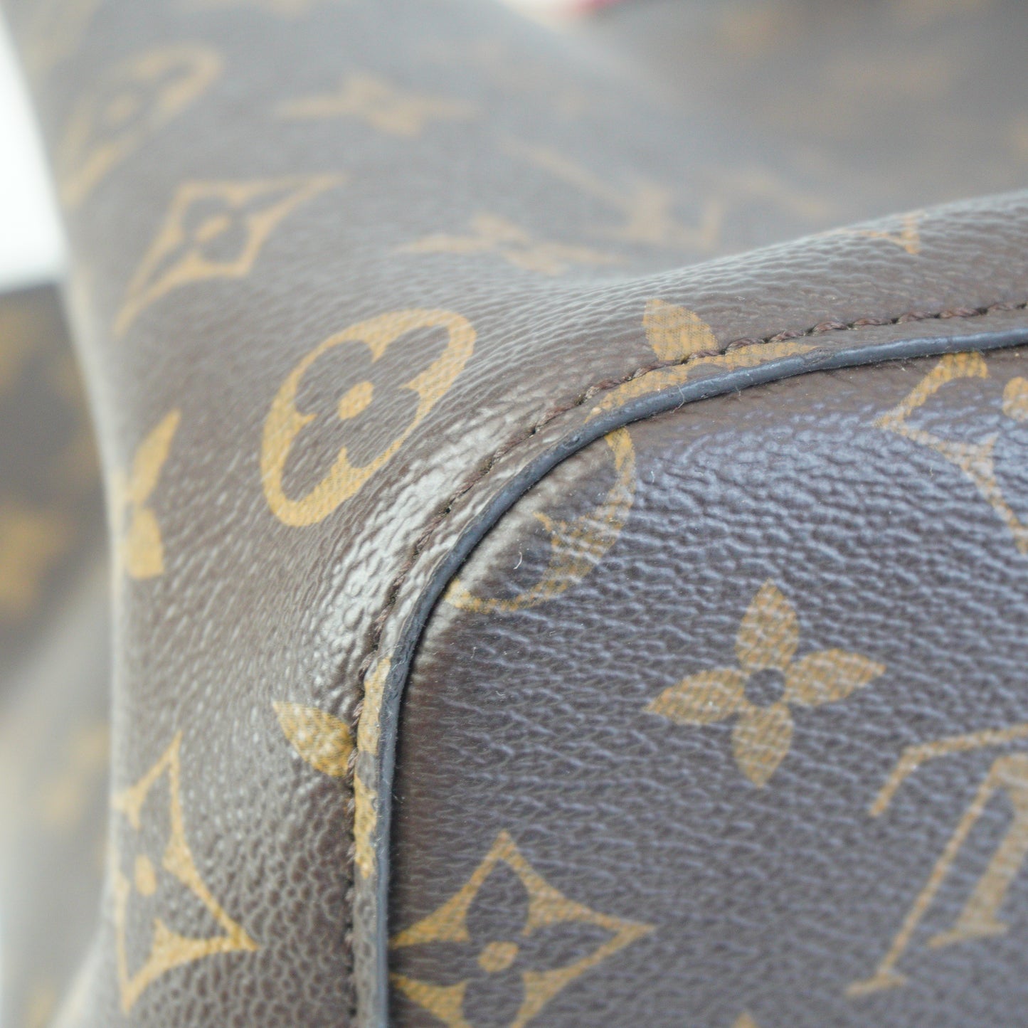 Louis Vuitton	NeoNeo MM Bucket Bag GHW