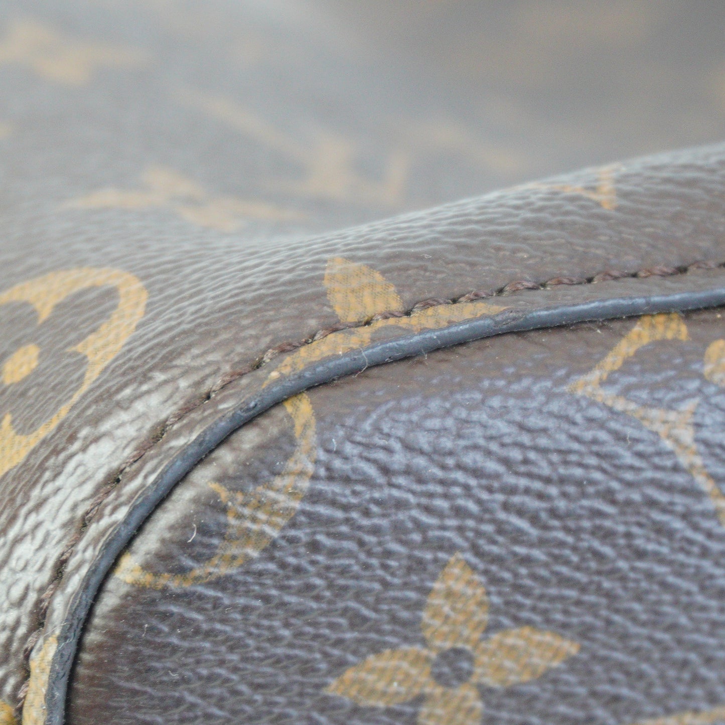 Louis Vuitton	NeoNeo MM Bucket Bag GHW