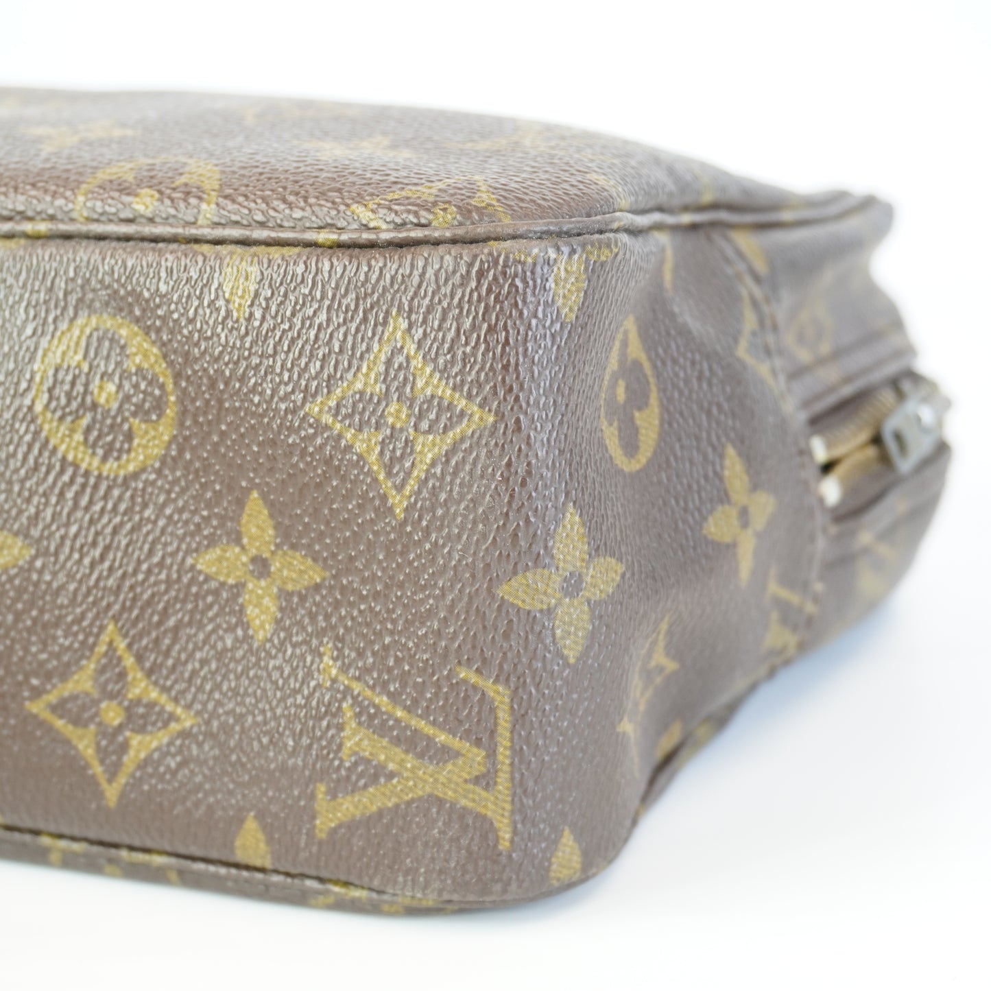 Louis Vuitton	Trousse Toilette 28 GHW Medium