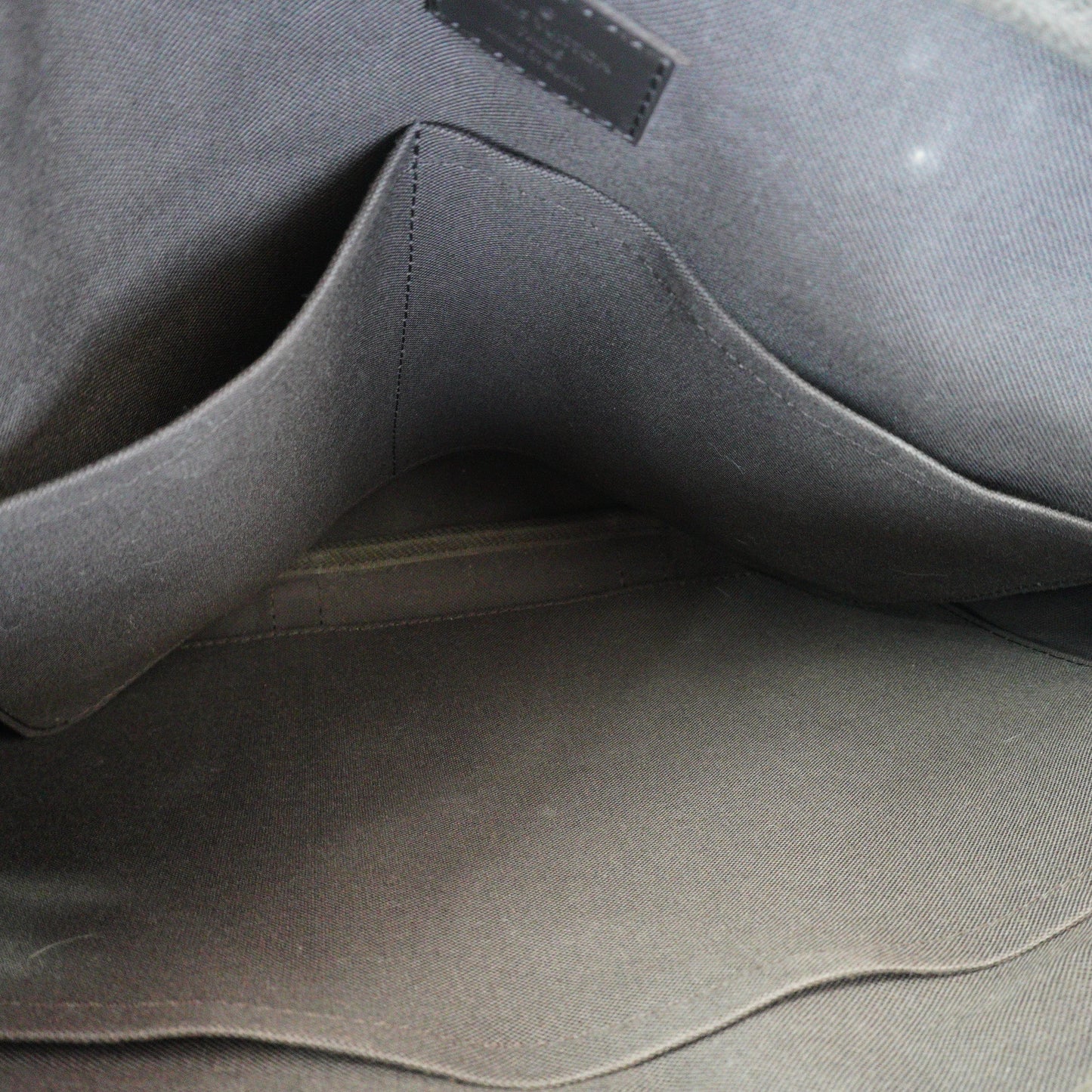 Louis Vuitton	Porte-Document Voyage DE SHW Medium