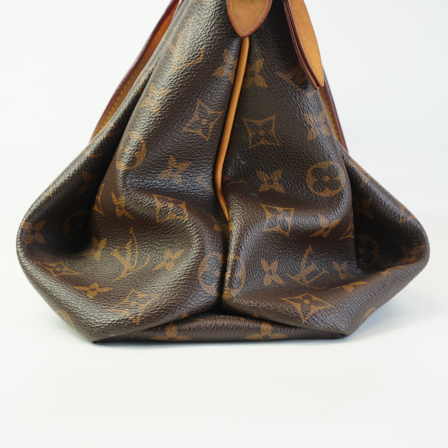 Louis Vuitton	Rivoli Mono Medium GHW