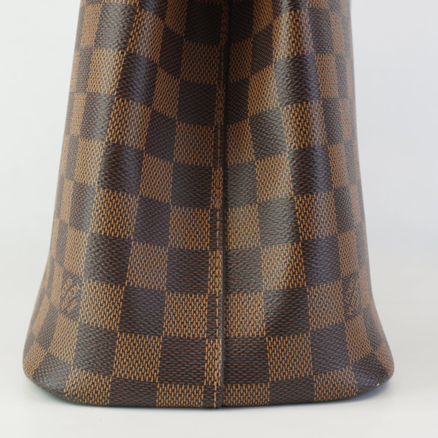 Louis Vuitton	Kensington