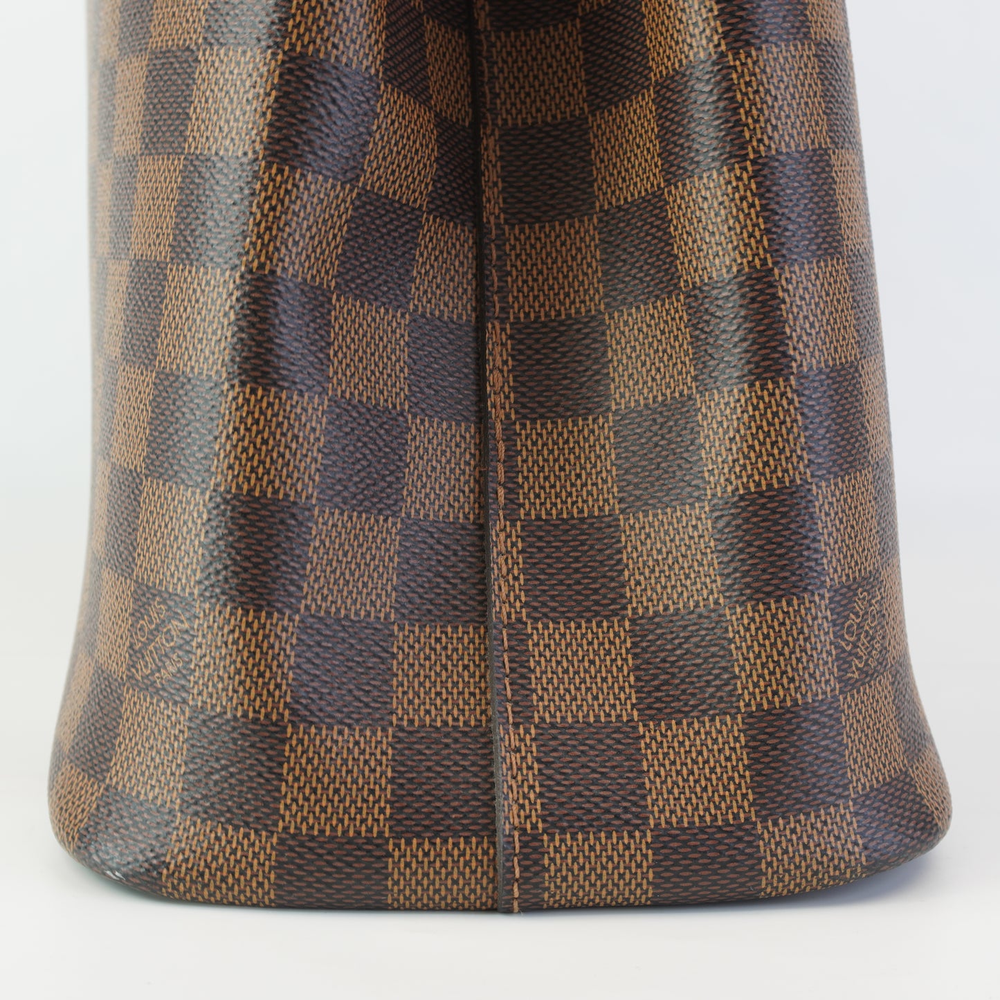 Louis Vuitton	Kensington