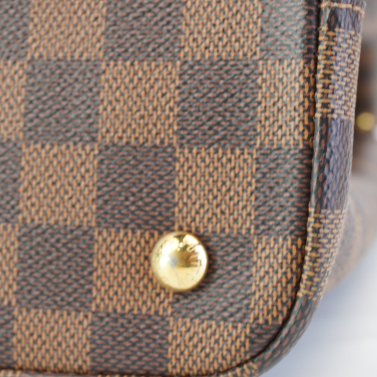 Louis Vuitton	Kensington