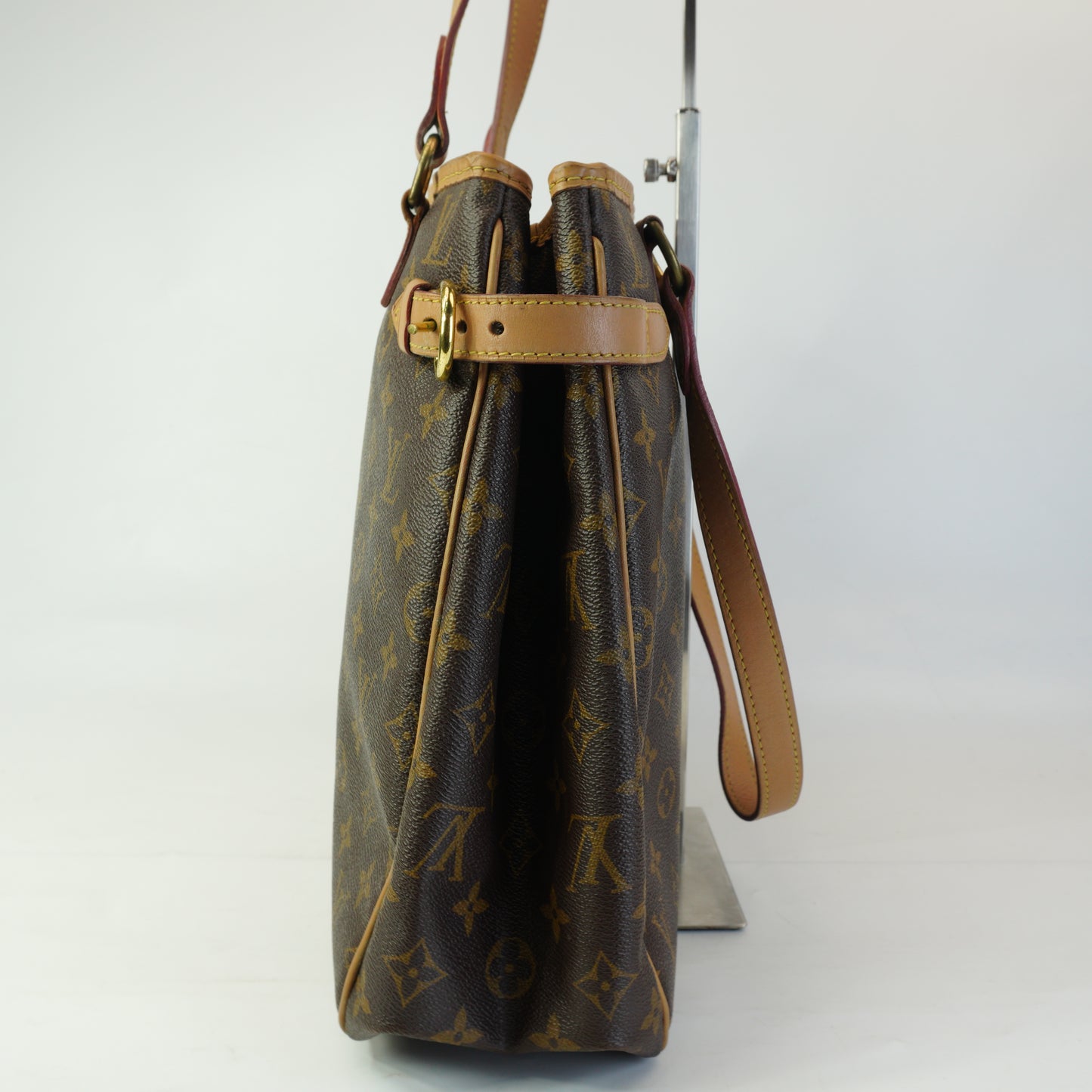 Louis Vuitton	Batignolle Vertical Mono Medium GHW
