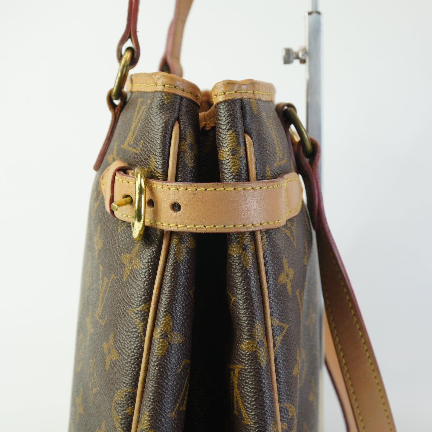 Louis Vuitton	Batignolle Vertical Mono Medium GHW