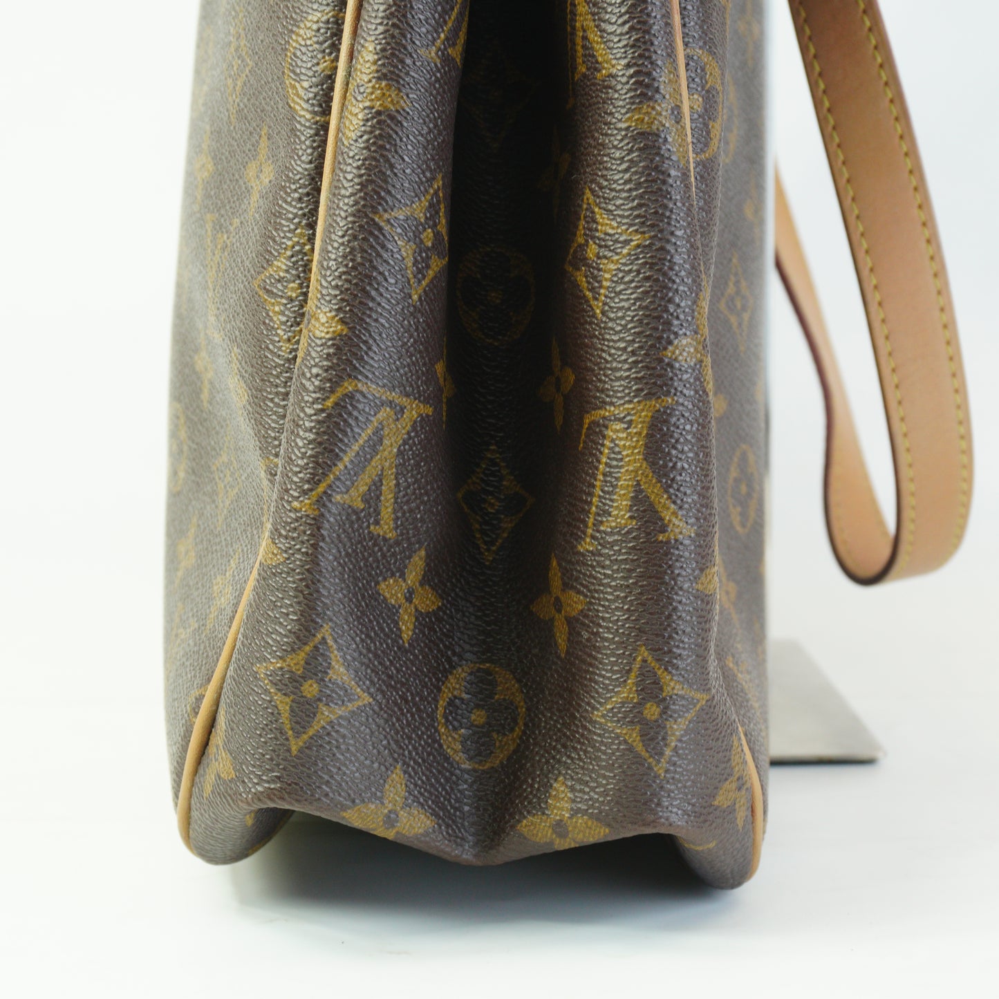 Louis Vuitton	Batignolle Vertical Mono Medium GHW