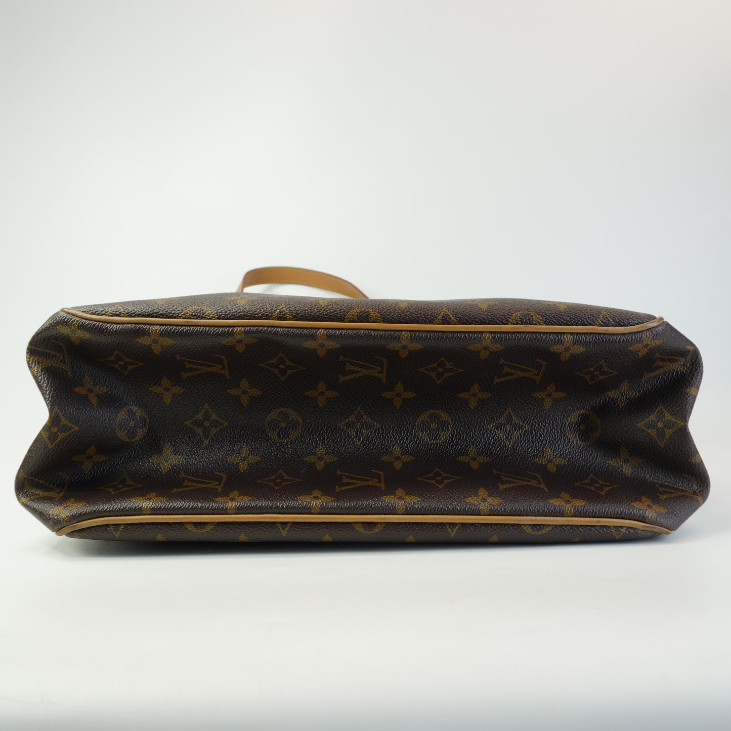 Louis Vuitton	Batignolle Vertical Mono Medium GHW