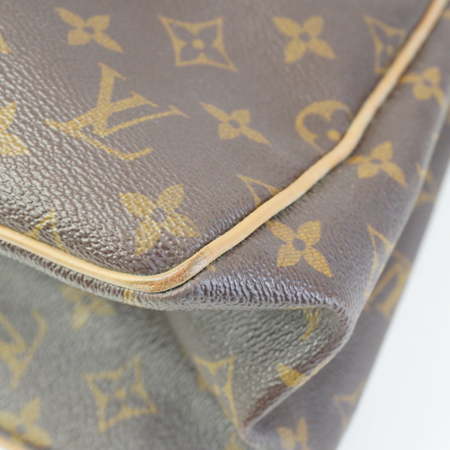 Louis Vuitton	Batignolle Vertical Mono Medium GHW