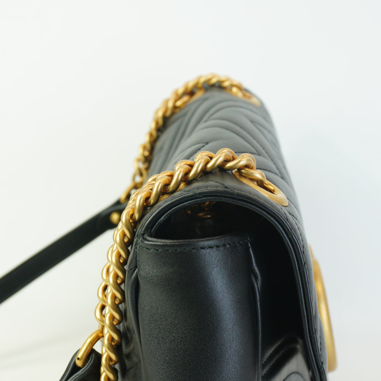 Gucci	GG Marmont Matelasse Medium Black GHW
