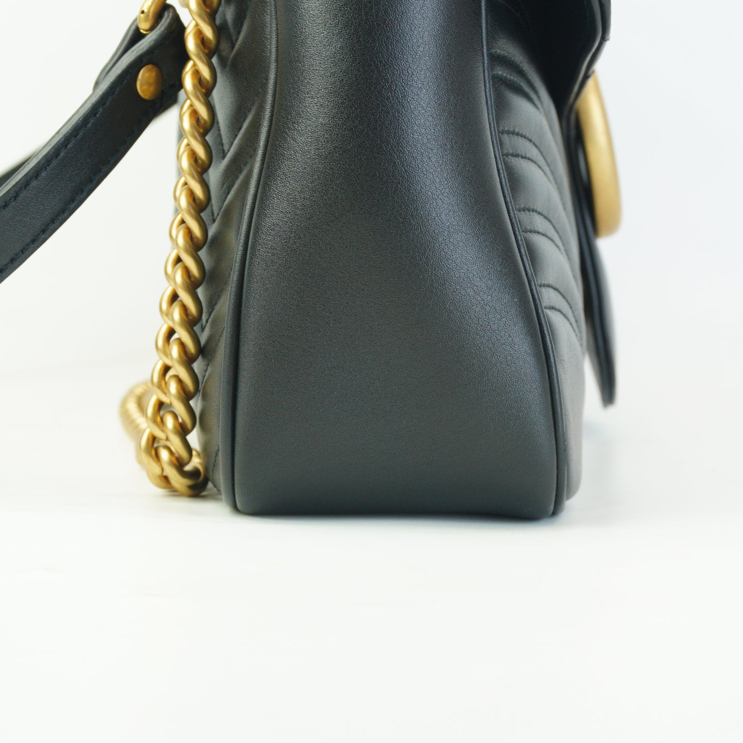 Gucci	GG Marmont Matelasse Medium Black GHW