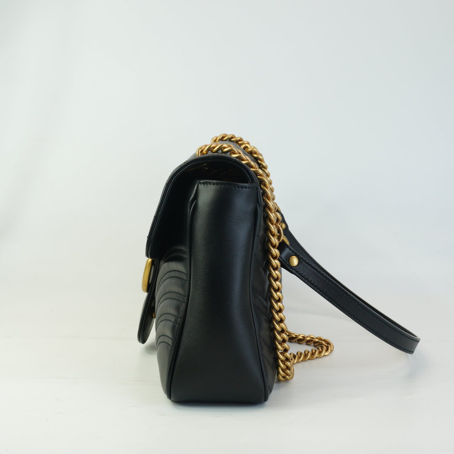 Gucci	GG Marmont Matelasse Medium Black GHW