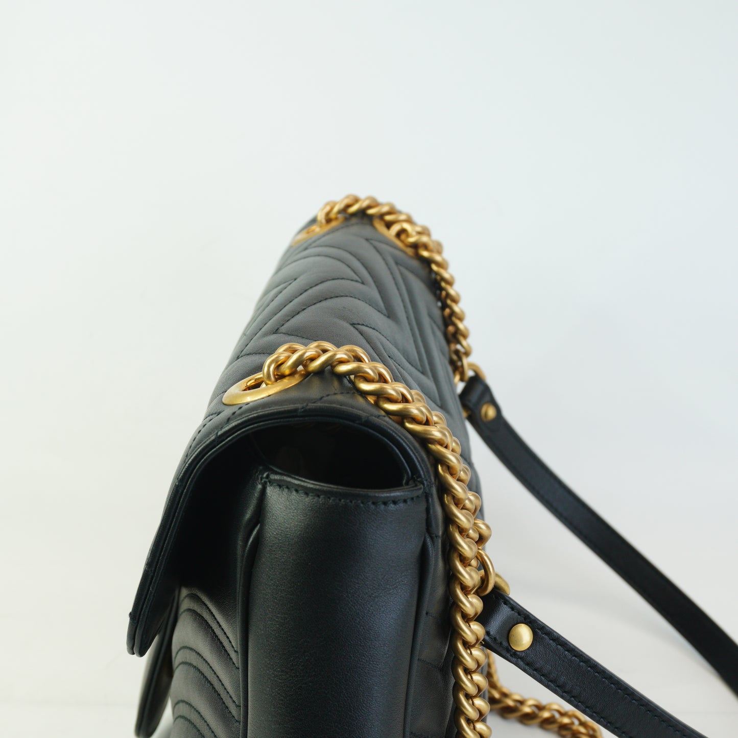 Gucci	GG Marmont Matelasse Medium Black GHW