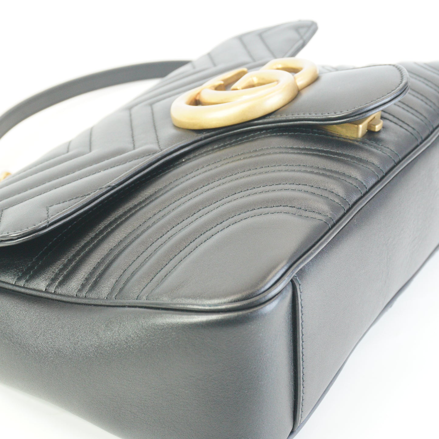 Gucci	GG Marmont Matelasse Medium Black GHW