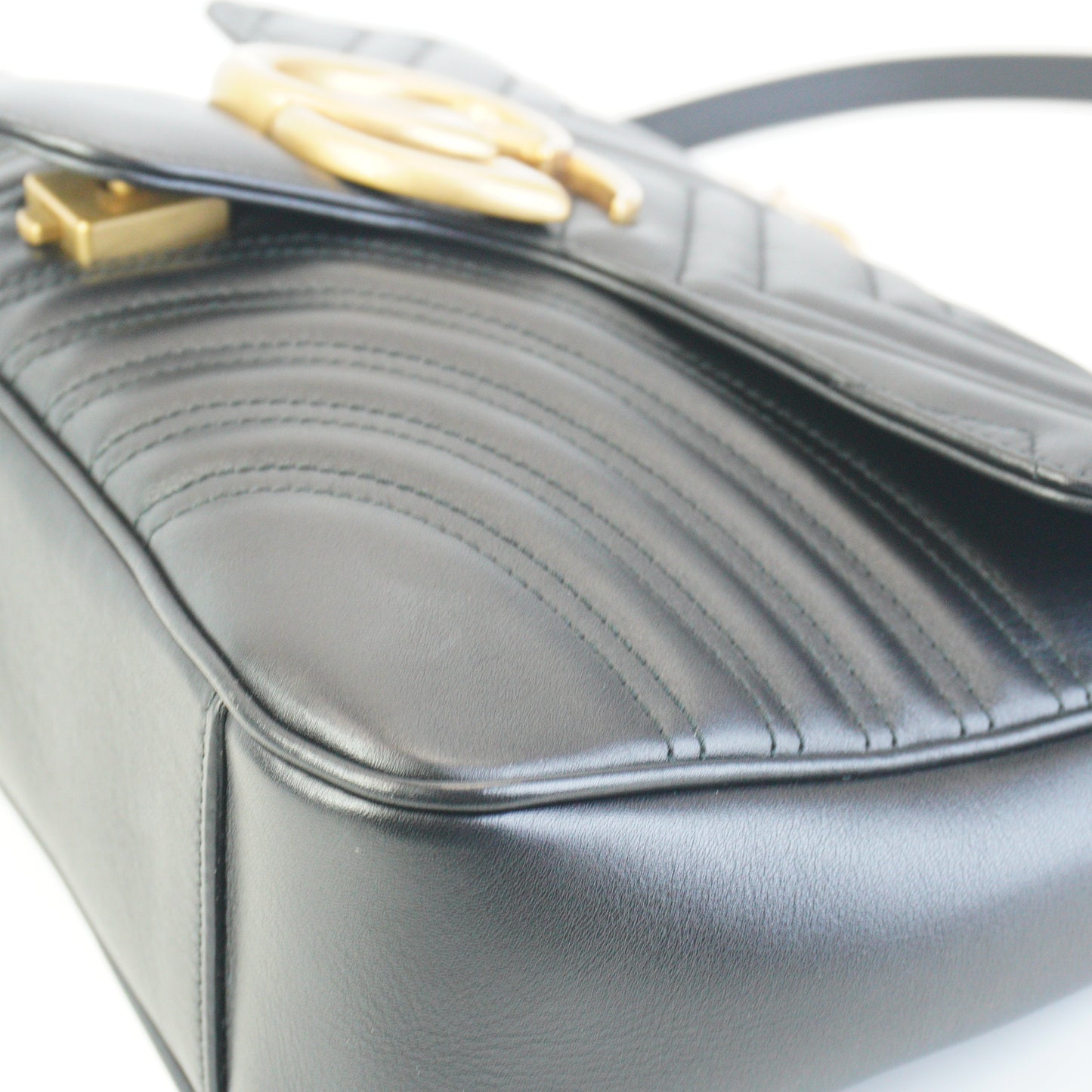 Gucci	GG Marmont Matelasse Medium Black GHW
