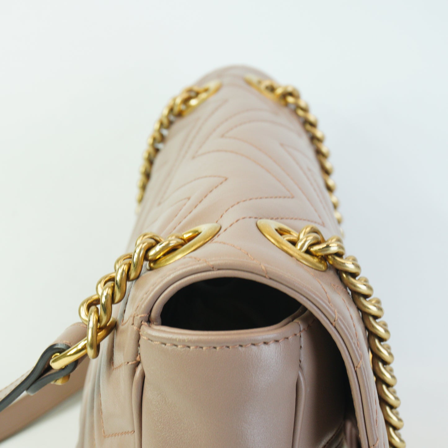 Gucci	GG Marmont Matelasse Medium Beige GHW