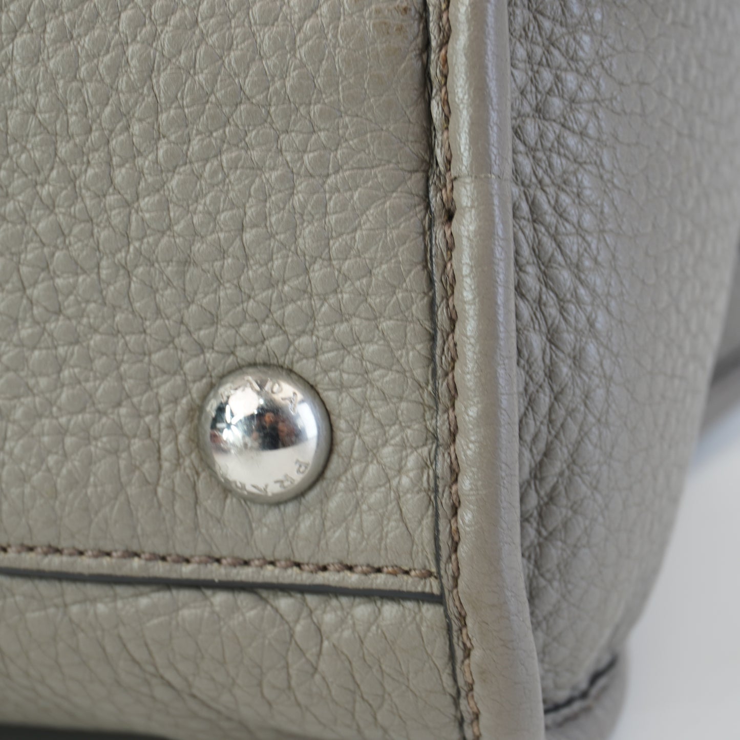 Prada Vitello Daino Bauletto