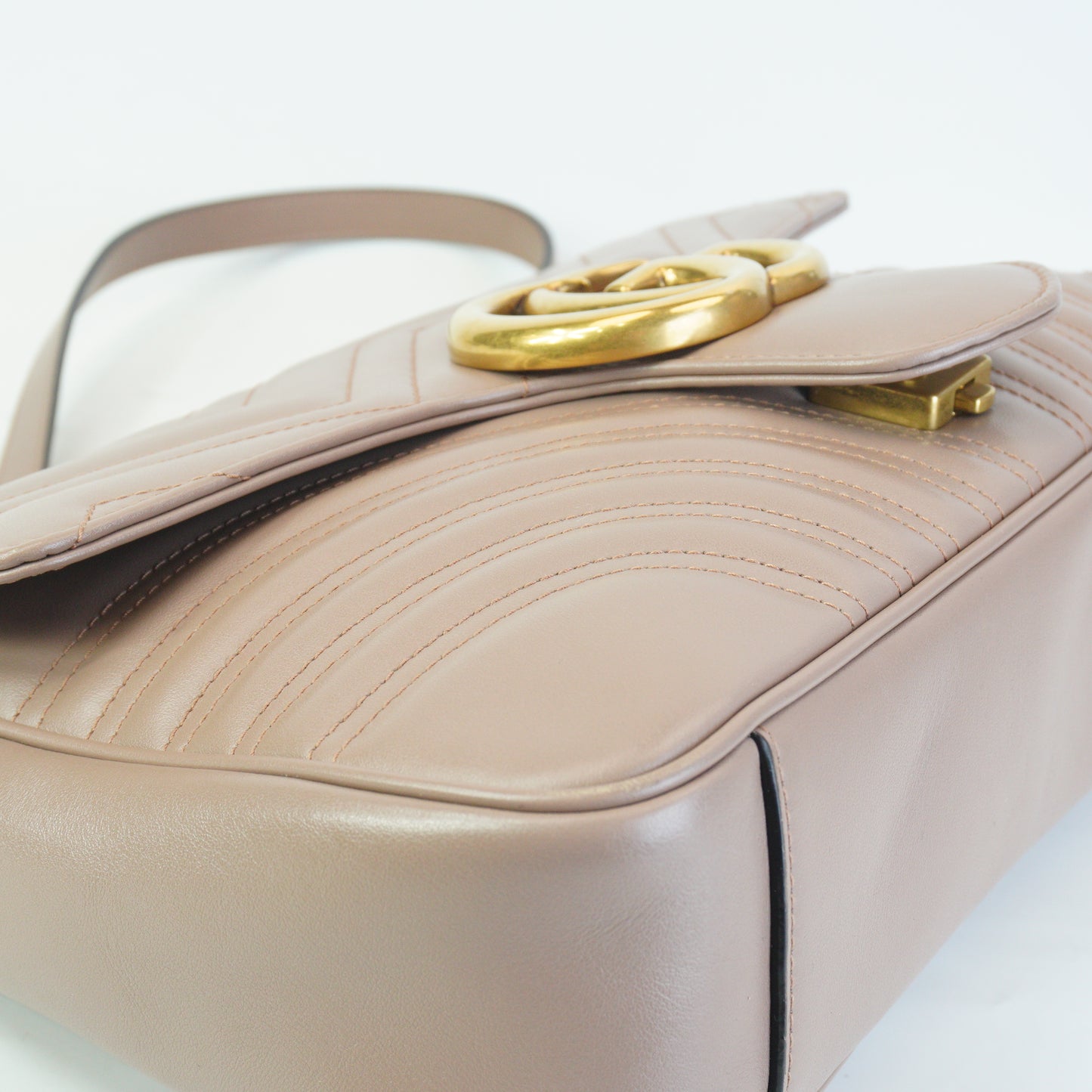 Gucci	GG Marmont Matelasse Medium Beige GHW