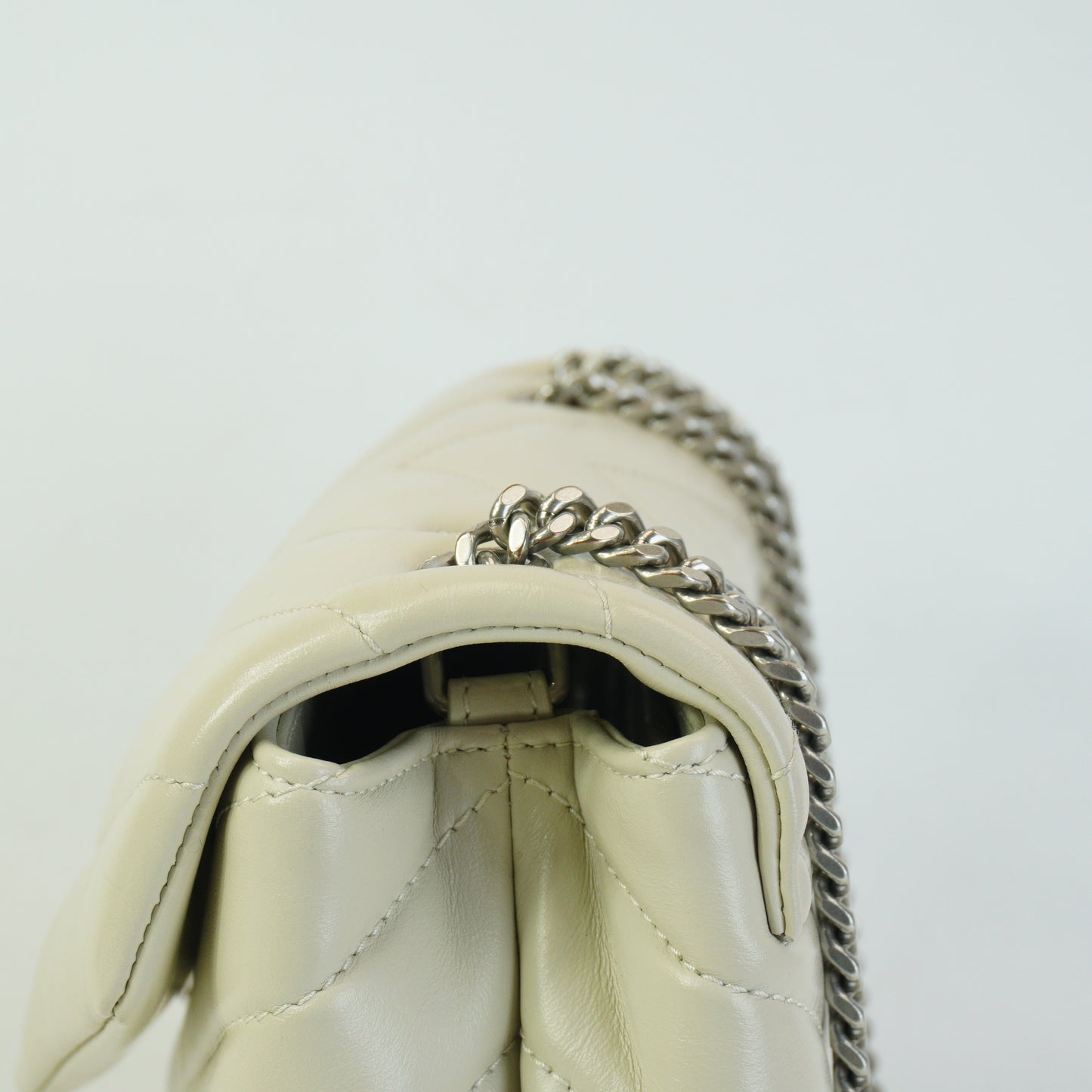 YSL	LouLou Shoulder Bag Medium White SHW