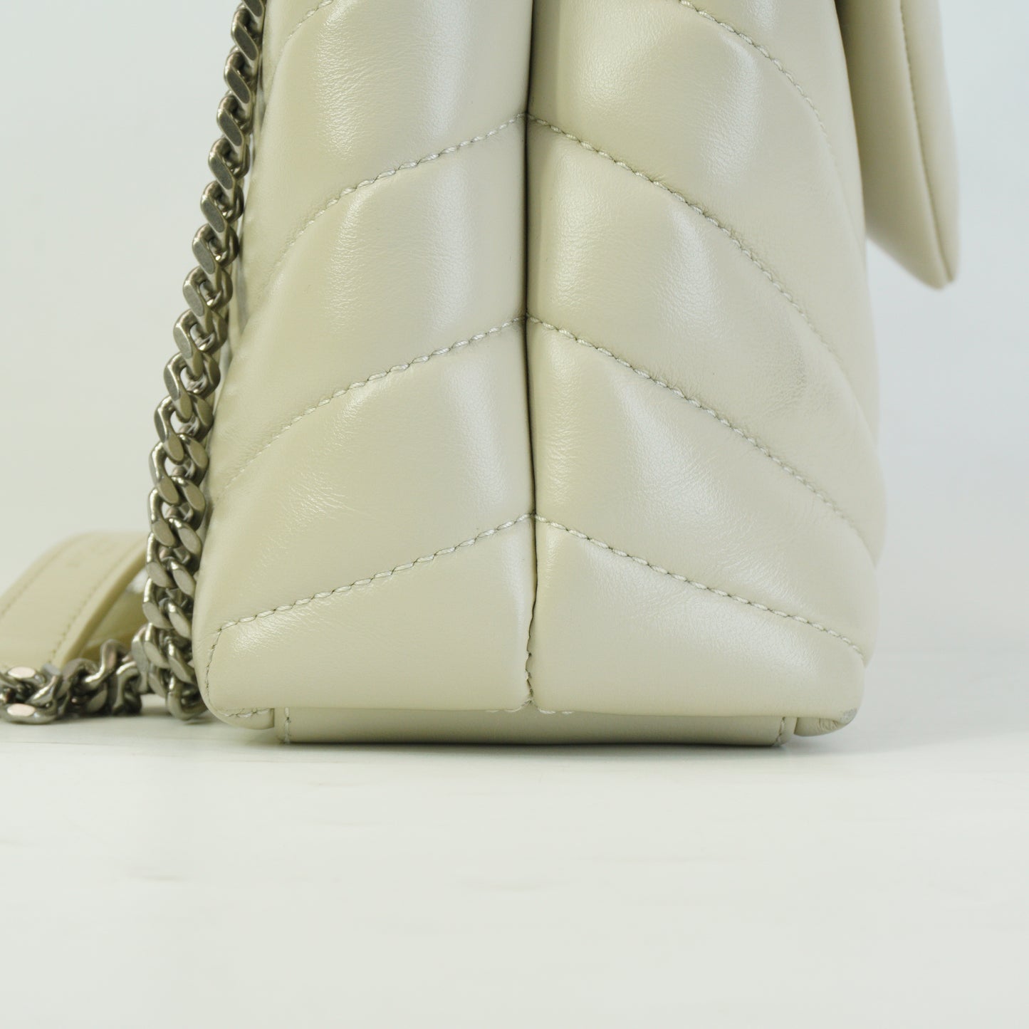 YSL	LouLou Shoulder Bag Medium White SHW