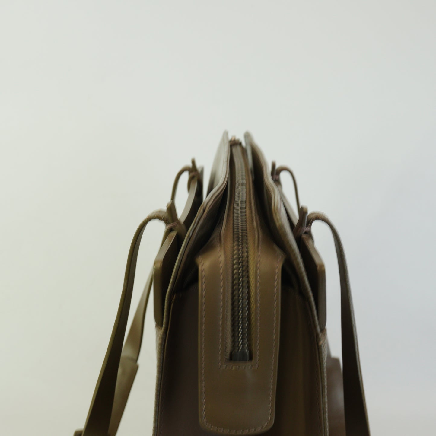 Louis Vuitton	Epi Croisette Gray Medium SHW