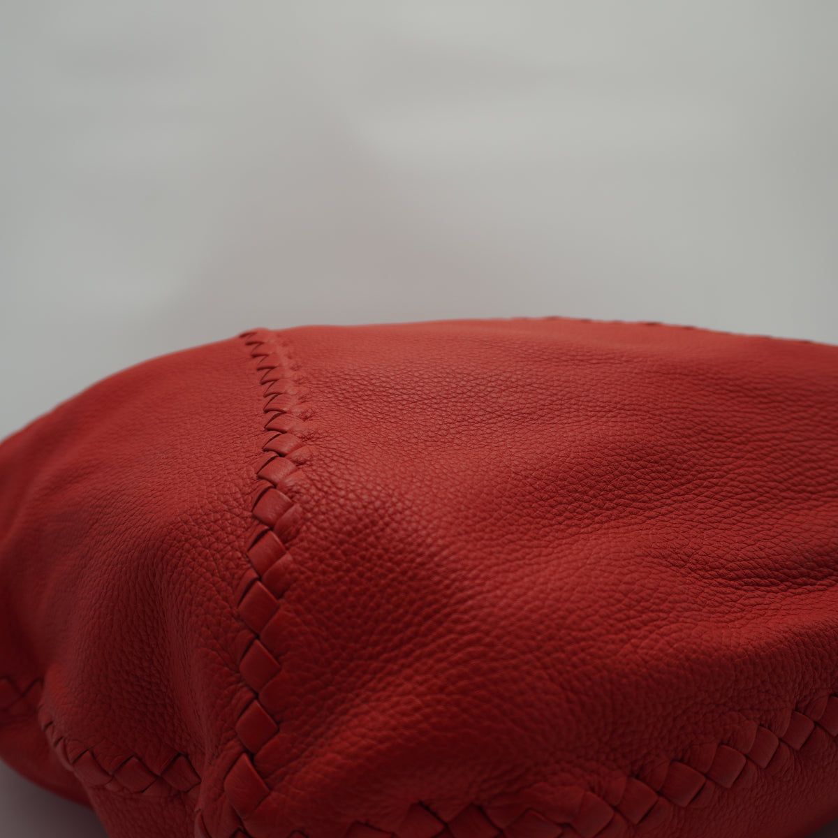 Bottega Veneta	Red Cervo Medium MHW