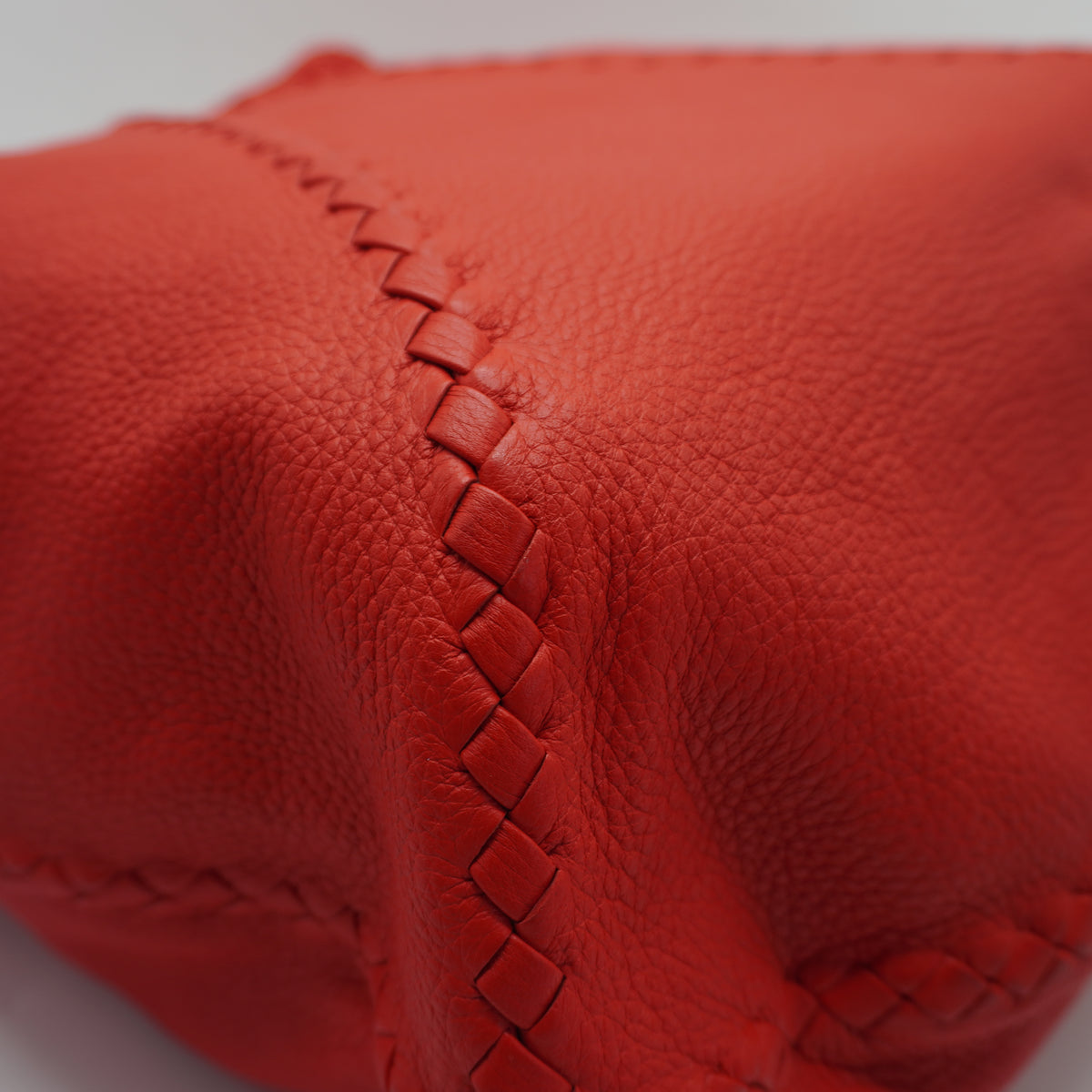 Bottega Veneta	Red Cervo Medium MHW