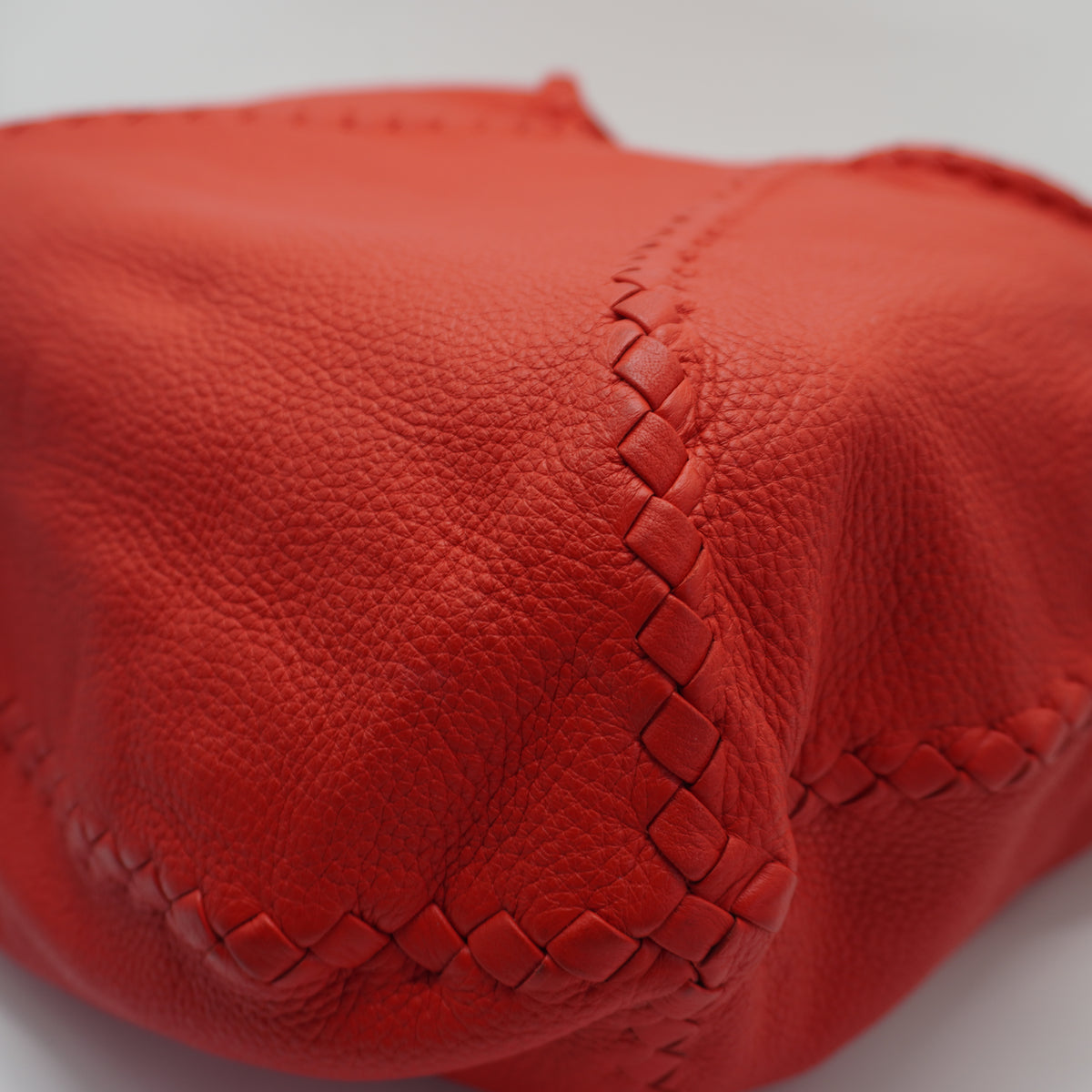 Bottega Veneta	Red Cervo Medium MHW