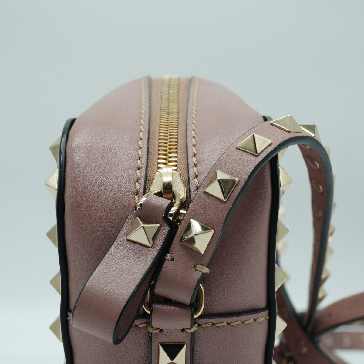 Valentino	Garavani rockstud Camera Bag Small Water Rose GHW