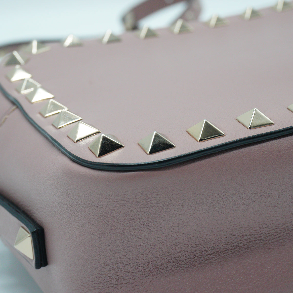 Valentino	Garavani rockstud Camera Bag Small Water Rose GHW