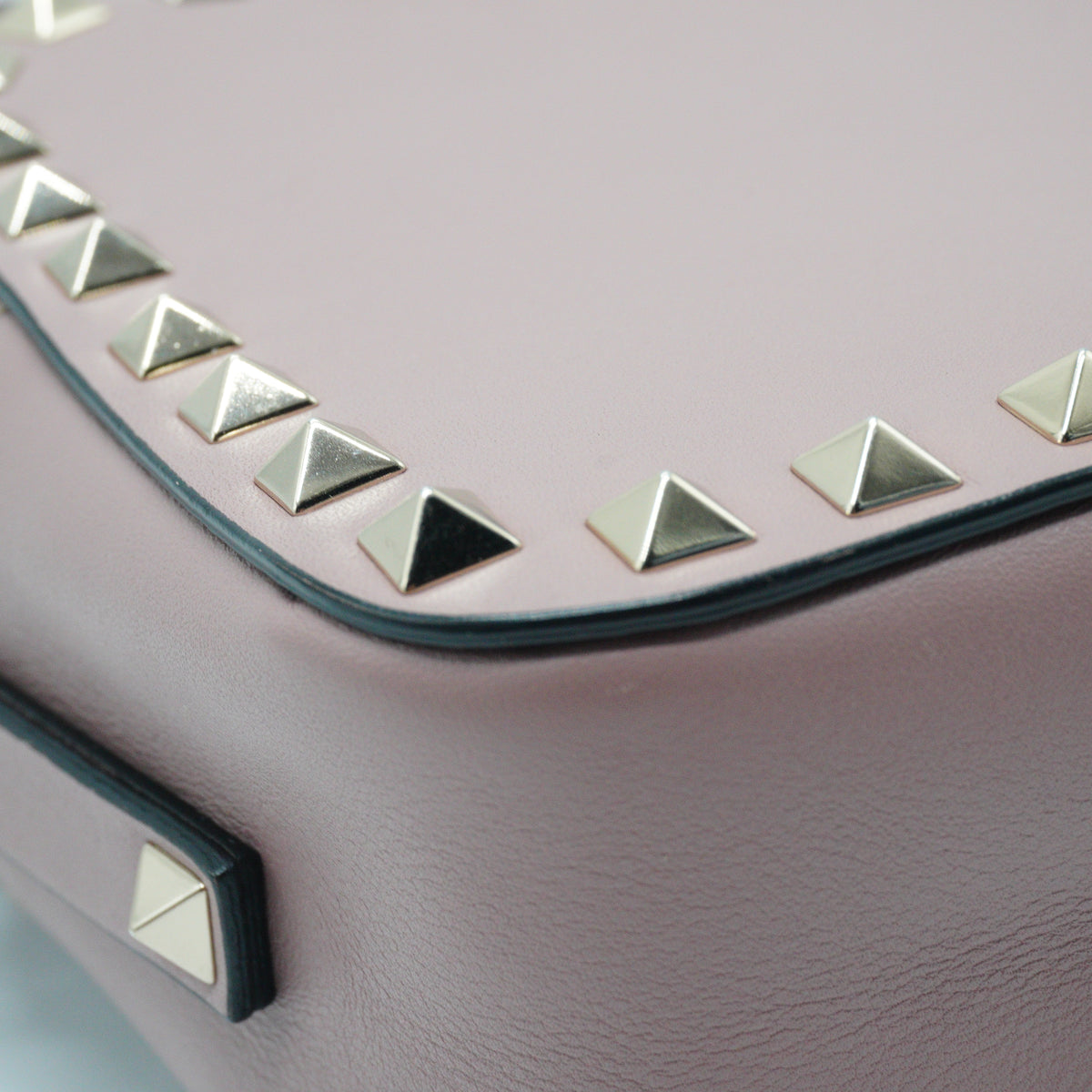 Valentino	Garavani rockstud Camera Bag Small Water Rose GHW