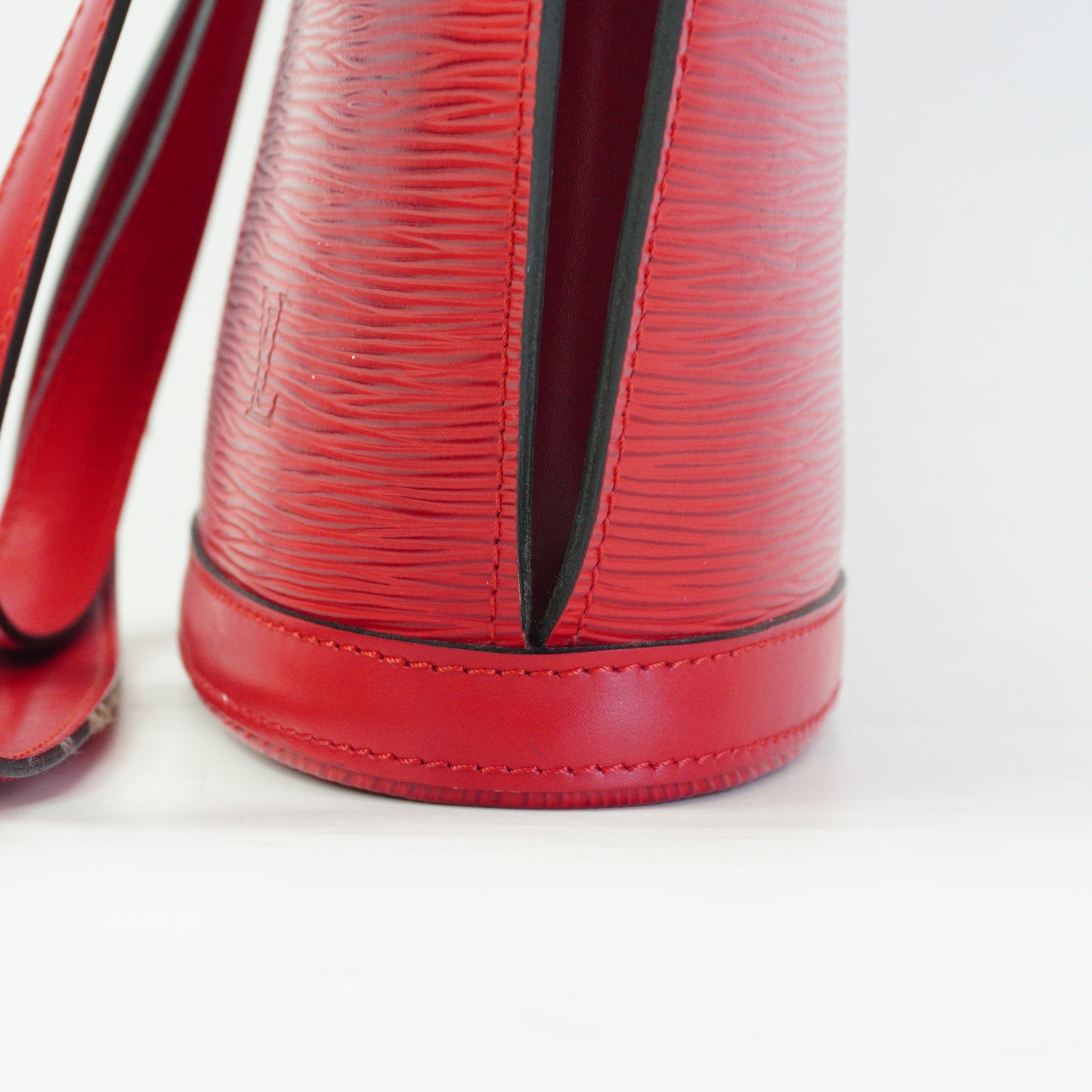 Louis Vuitton	Epi Saint Jacques Red GHW