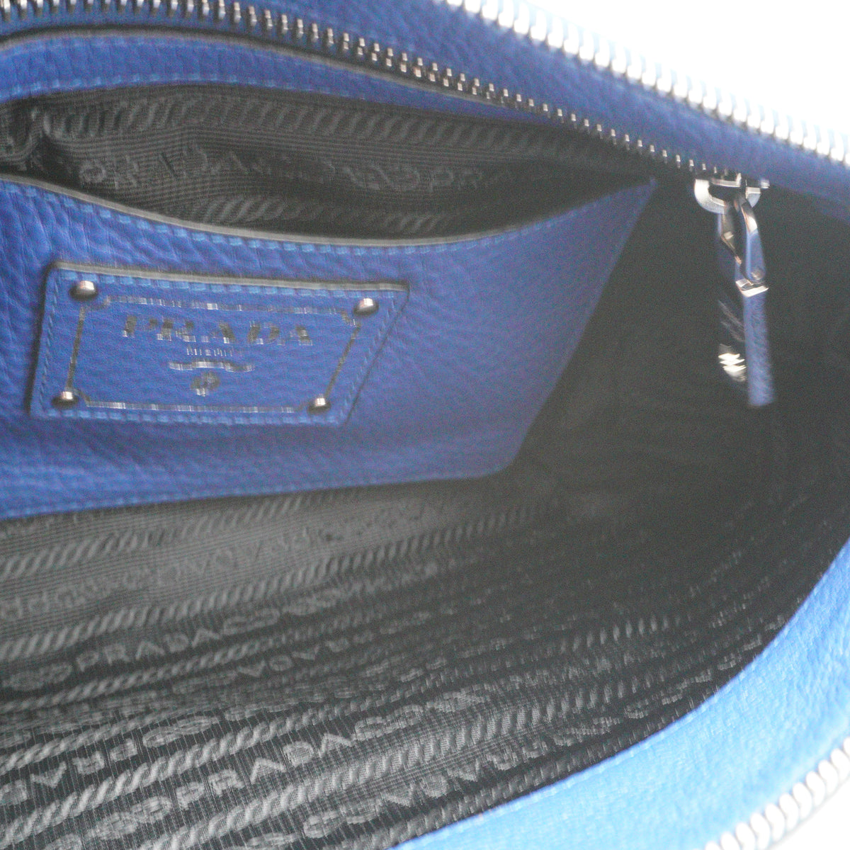Prada	Vitello Crossbody Daino Bag Blue Medium SHW