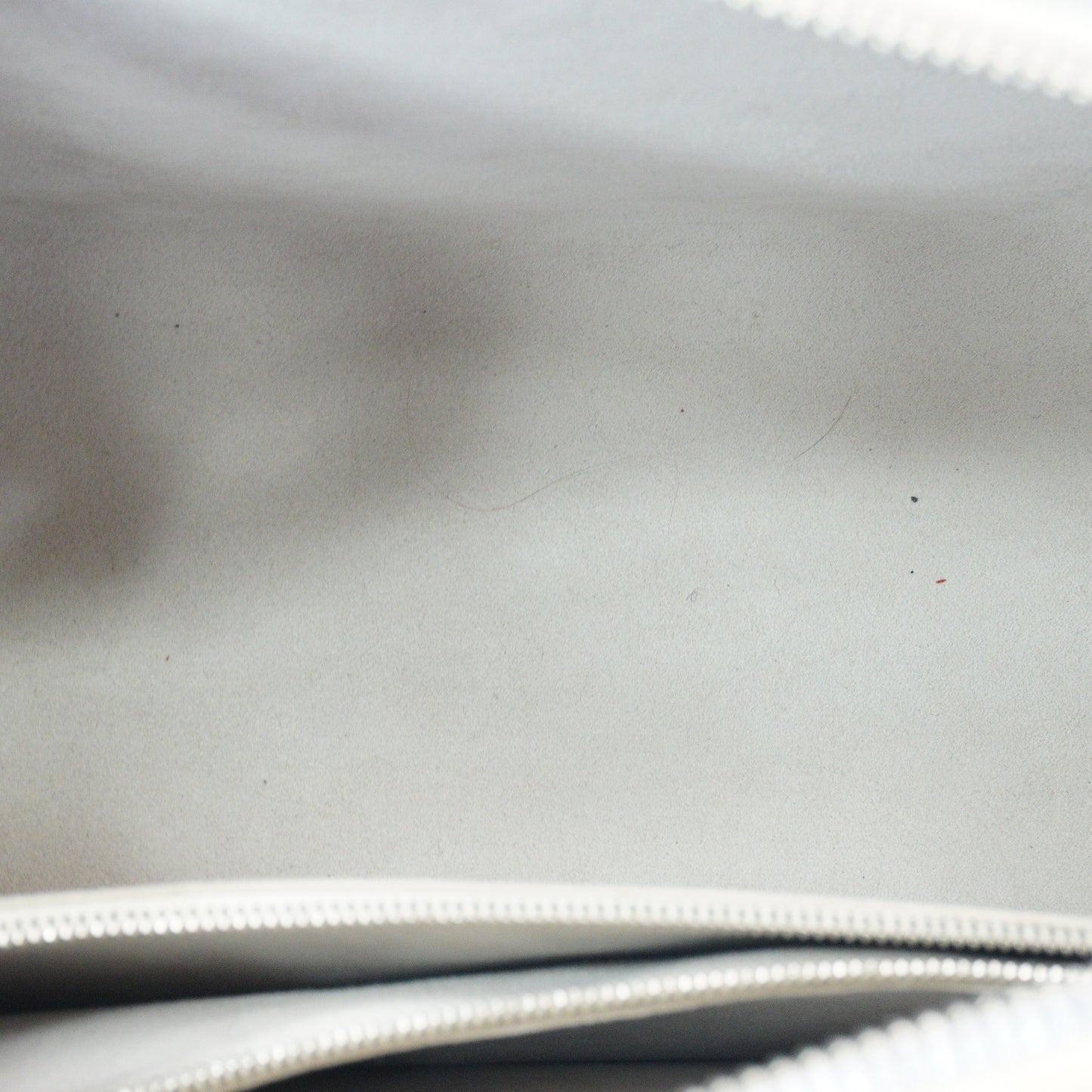 Louis Vuitton	Pont-Neuf PM Handbag White SHW
