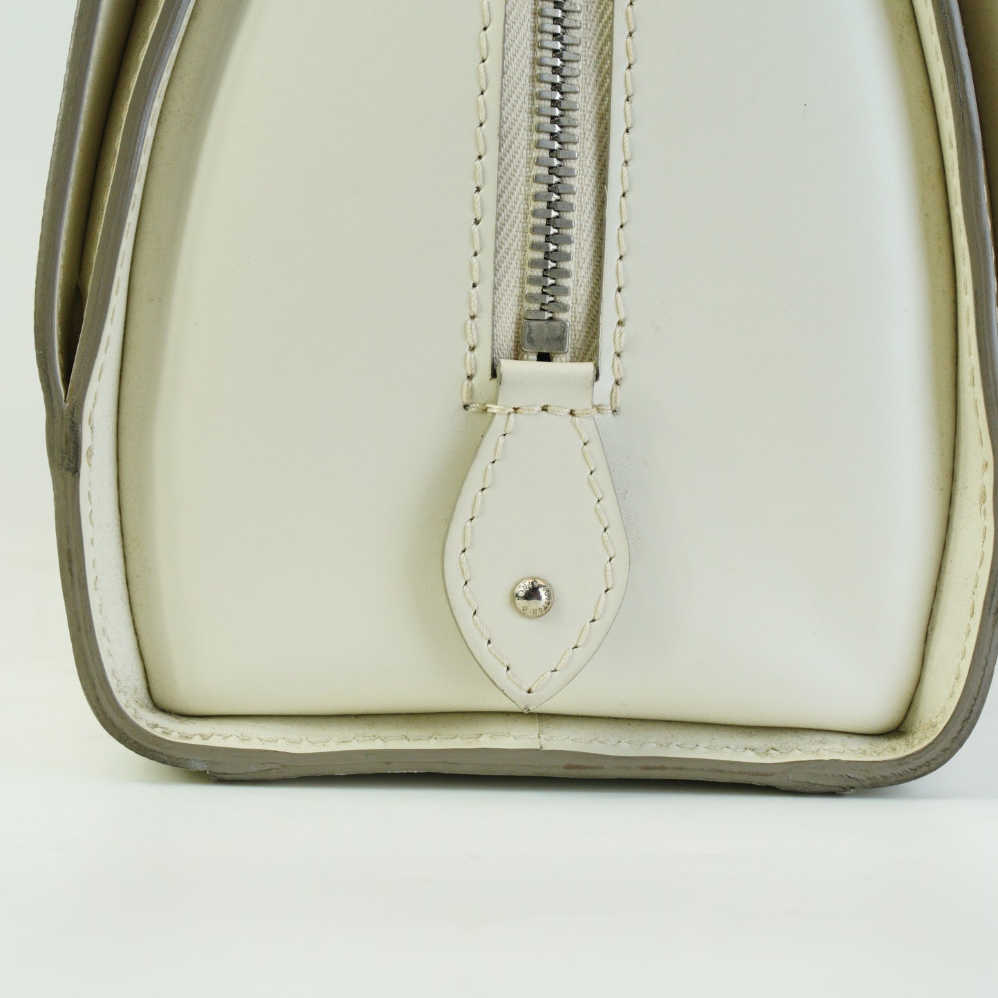 Louis Vuitton	Pont-Neuf PM Handbag White SHW