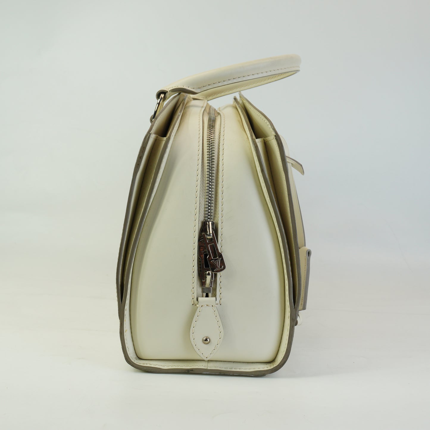 Louis Vuitton	Pont-Neuf PM Handbag White SHW