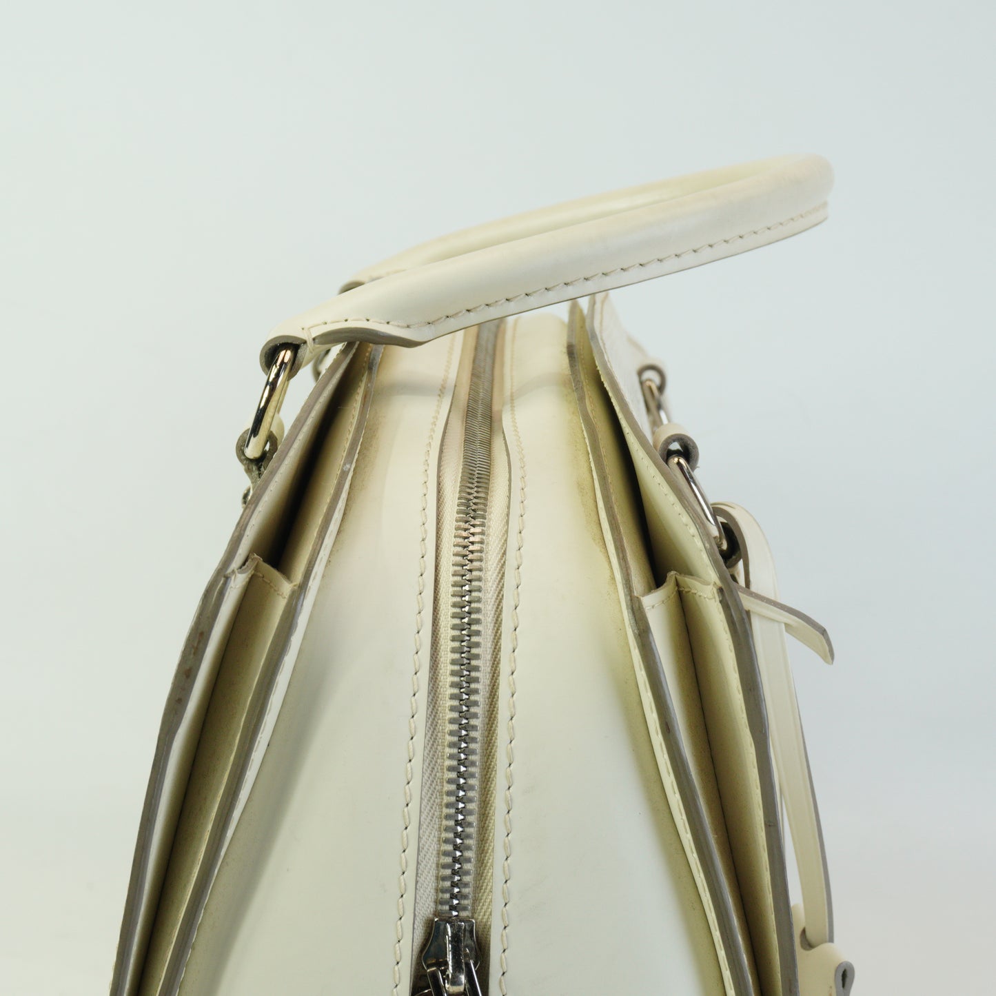 Louis Vuitton	Pont-Neuf PM Handbag White SHW