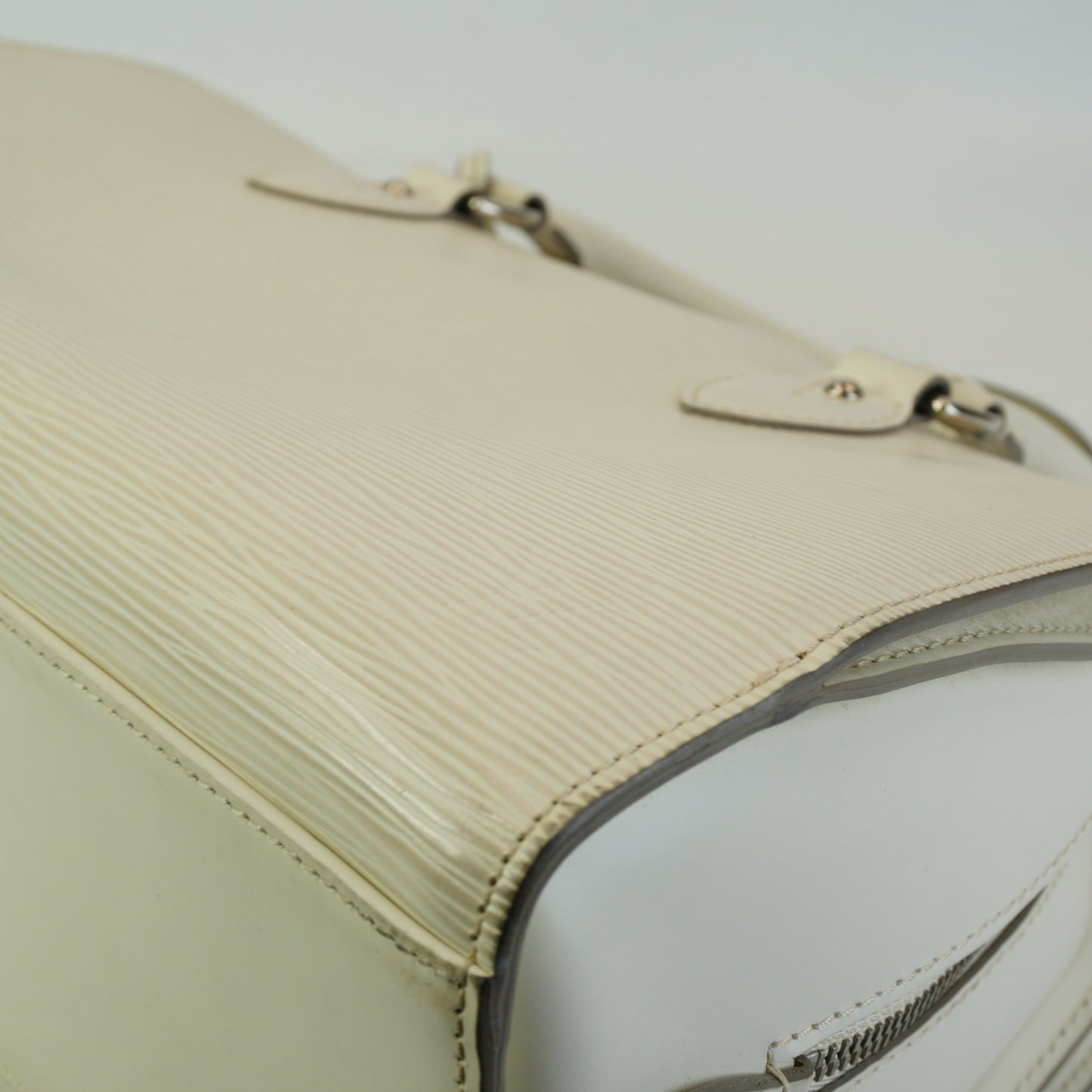 Louis Vuitton	Pont-Neuf PM Handbag White SHW