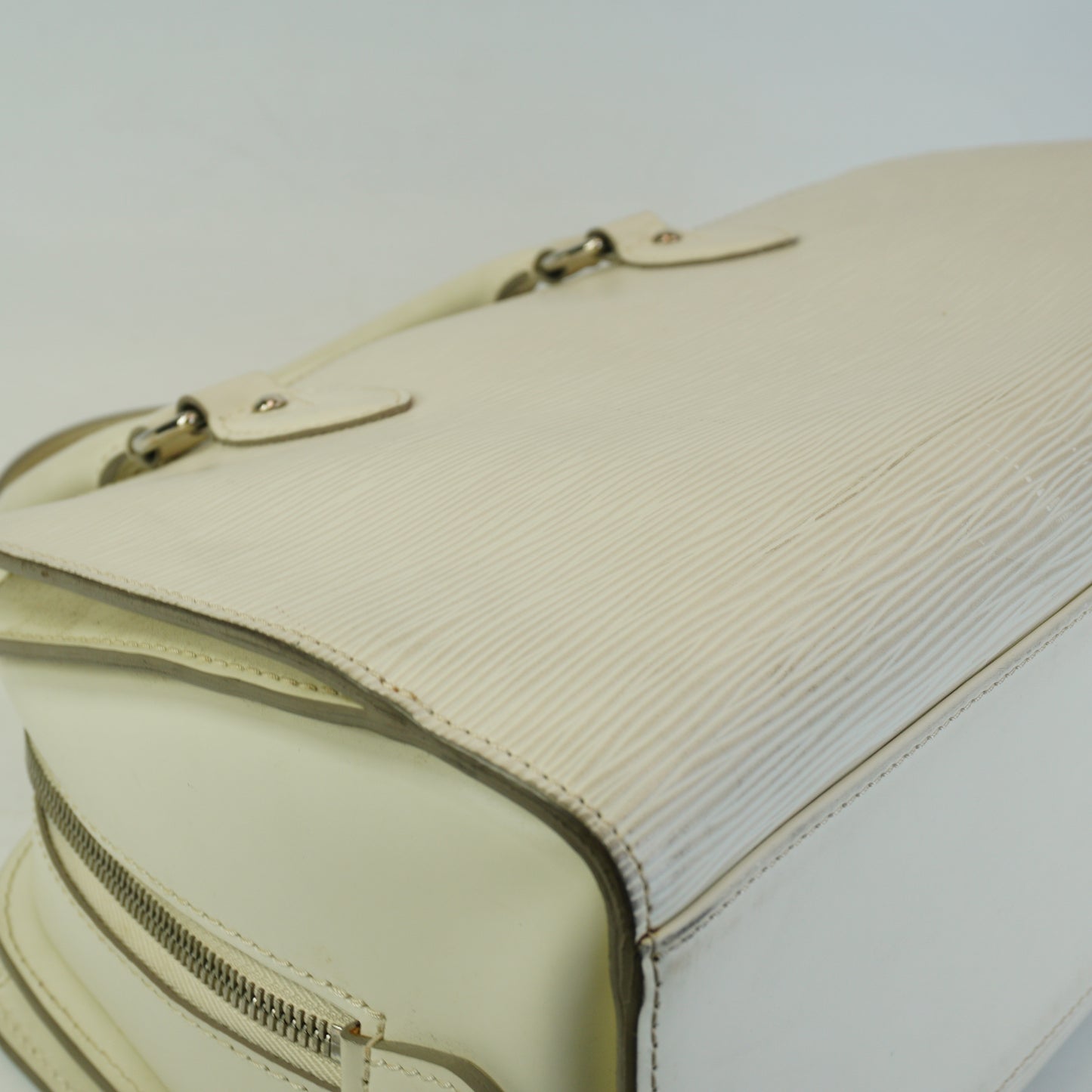 Louis Vuitton	Pont-Neuf PM Handbag White SHW