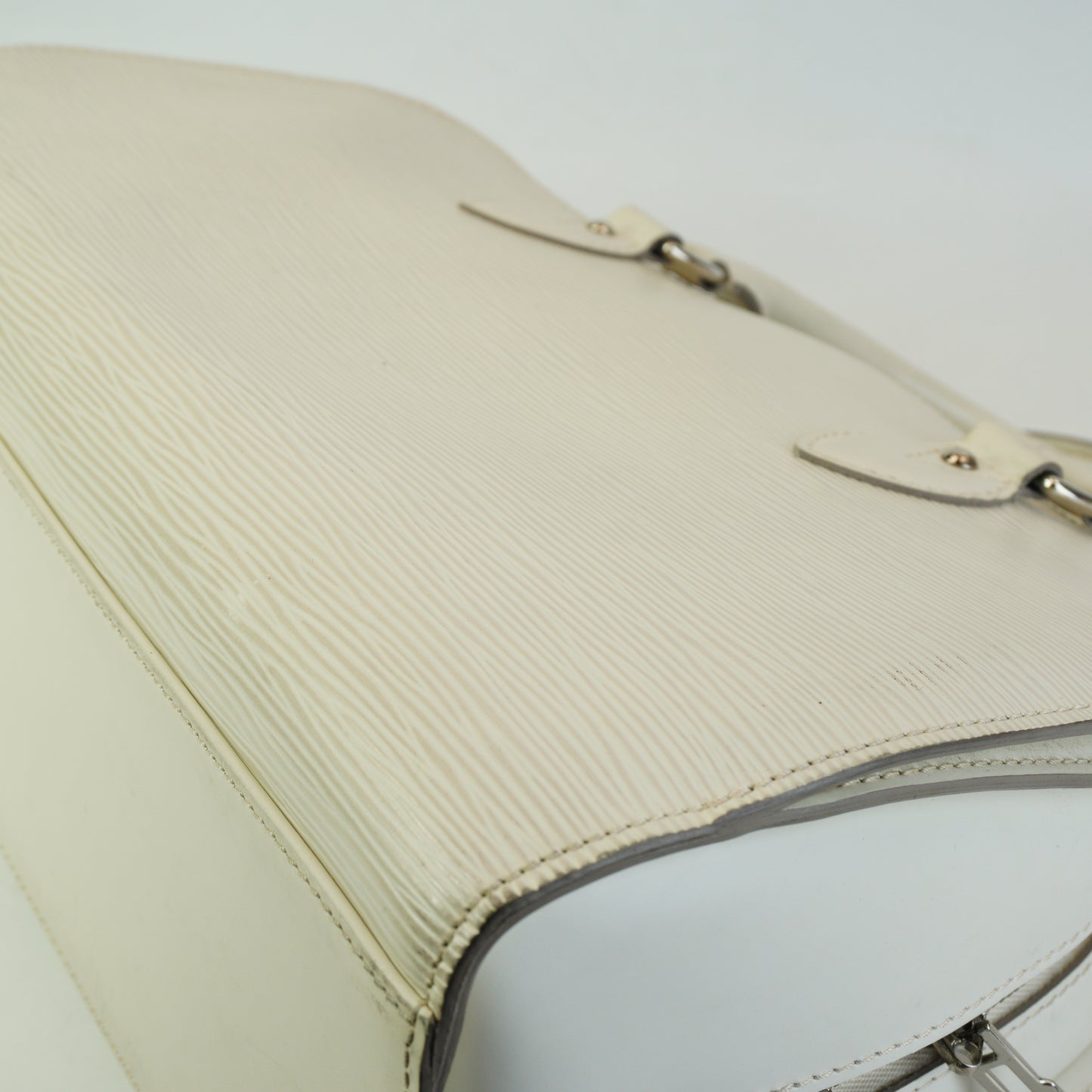 Louis Vuitton	Pont-Neuf PM Handbag White SHW